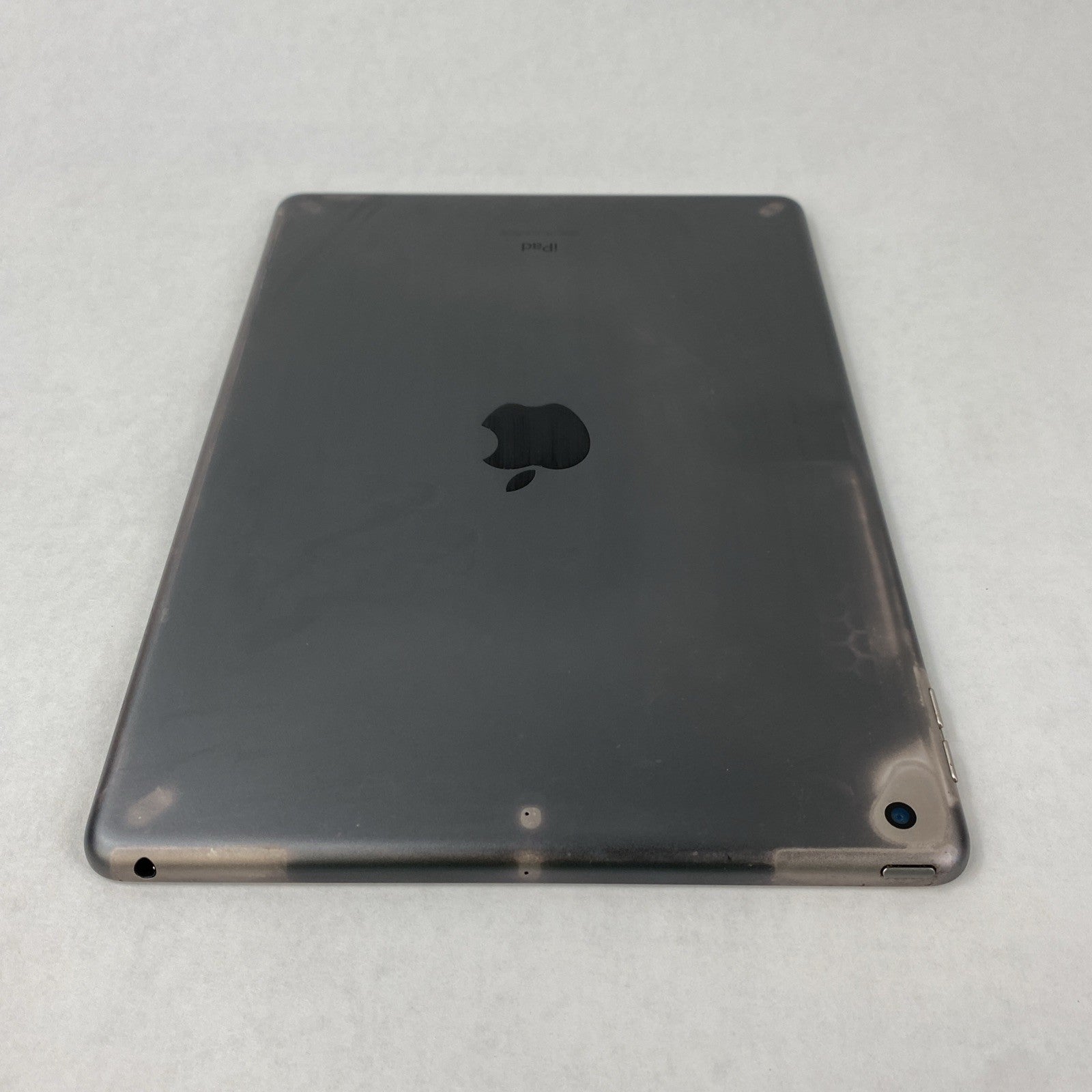 Apple iPad 7th Gen A2197 128GB 10.2" Wi-Fi Space Gray IOS 18.7.813