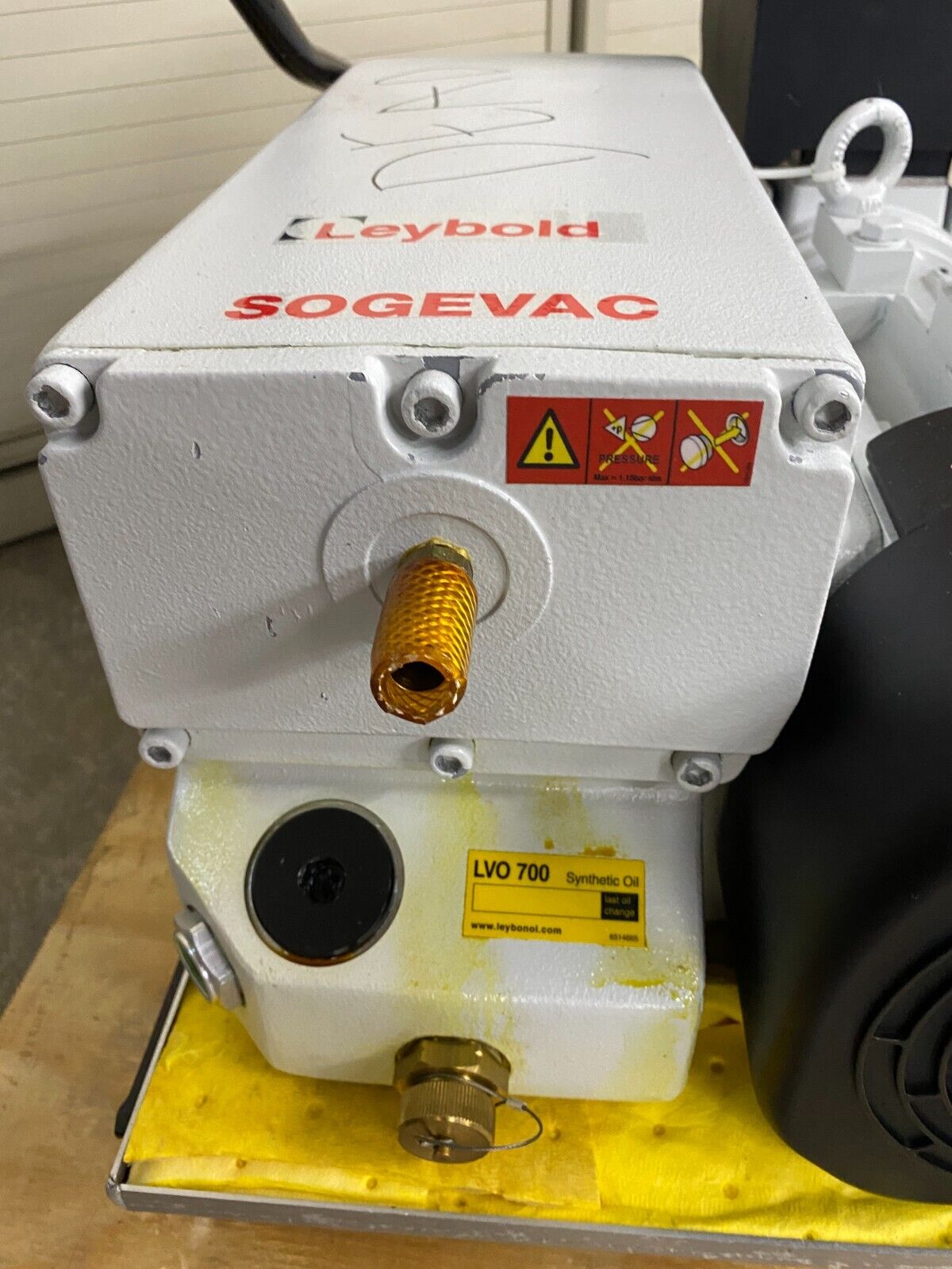 Sogevac Leybold SV120BIFC 960563V3002 Vacuum Pump - Parts or Repair