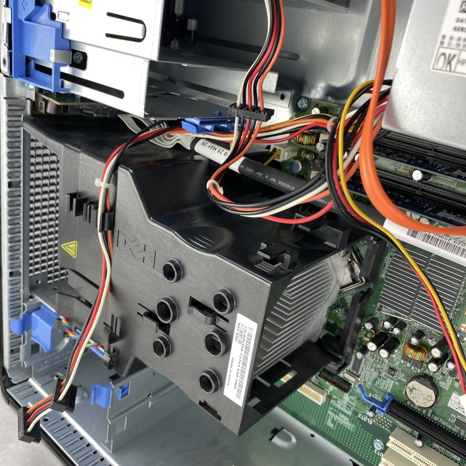 Dell Optiplex 760 MT  Intel Core 2 Duo E7400 2.80GHz 4GB RAM No HDD No OS READ