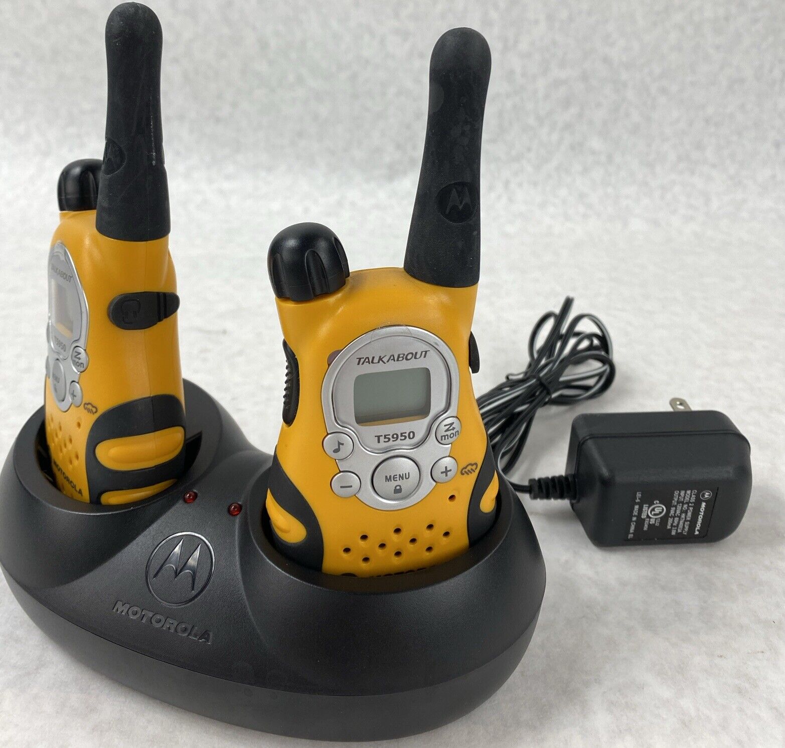 Motorola Talkabout T5950 Two-Way Radios Walkie Talkies with Charger NO BATTERIES