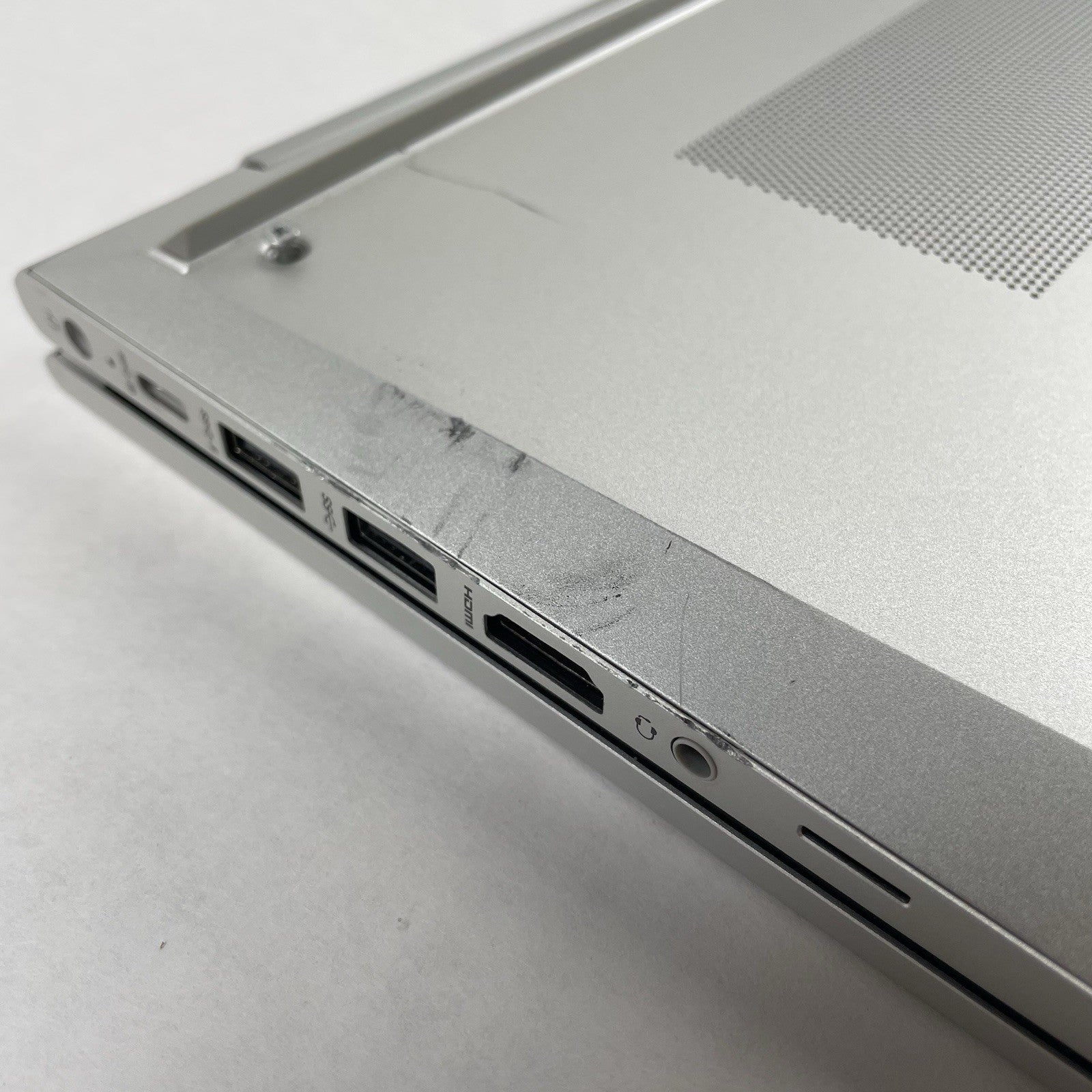 HP EliteBook 655 G10 15.6" AMD Ryzen 7 Pro 7730U 2GHz 8GB RAM No SSD/OS/AC- READ17