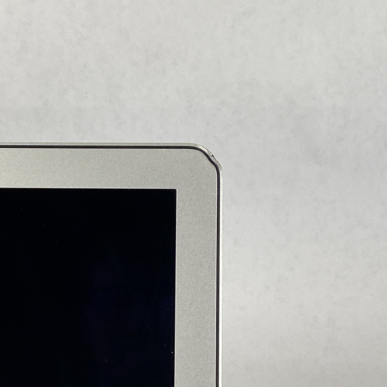 Apple MacBook Air A1369 2011 13" 1.7GHz i5 4GB RAM 250GB SSD os10.13.6 109Cycles6
