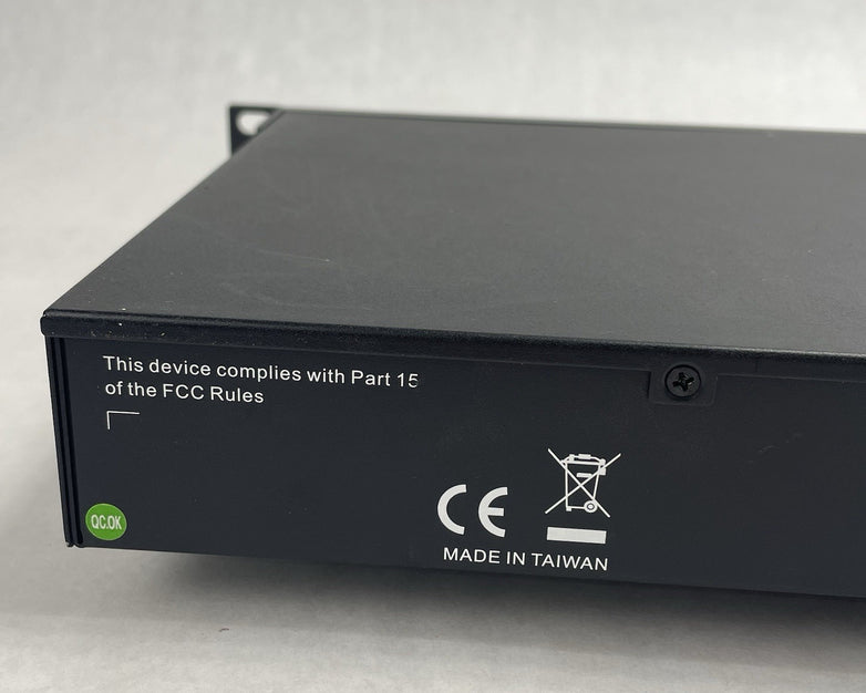 Lantronix SM24TAT2SA-VT 24-Port Managed Gigabit Ethernet PoE+ Tested & Reset