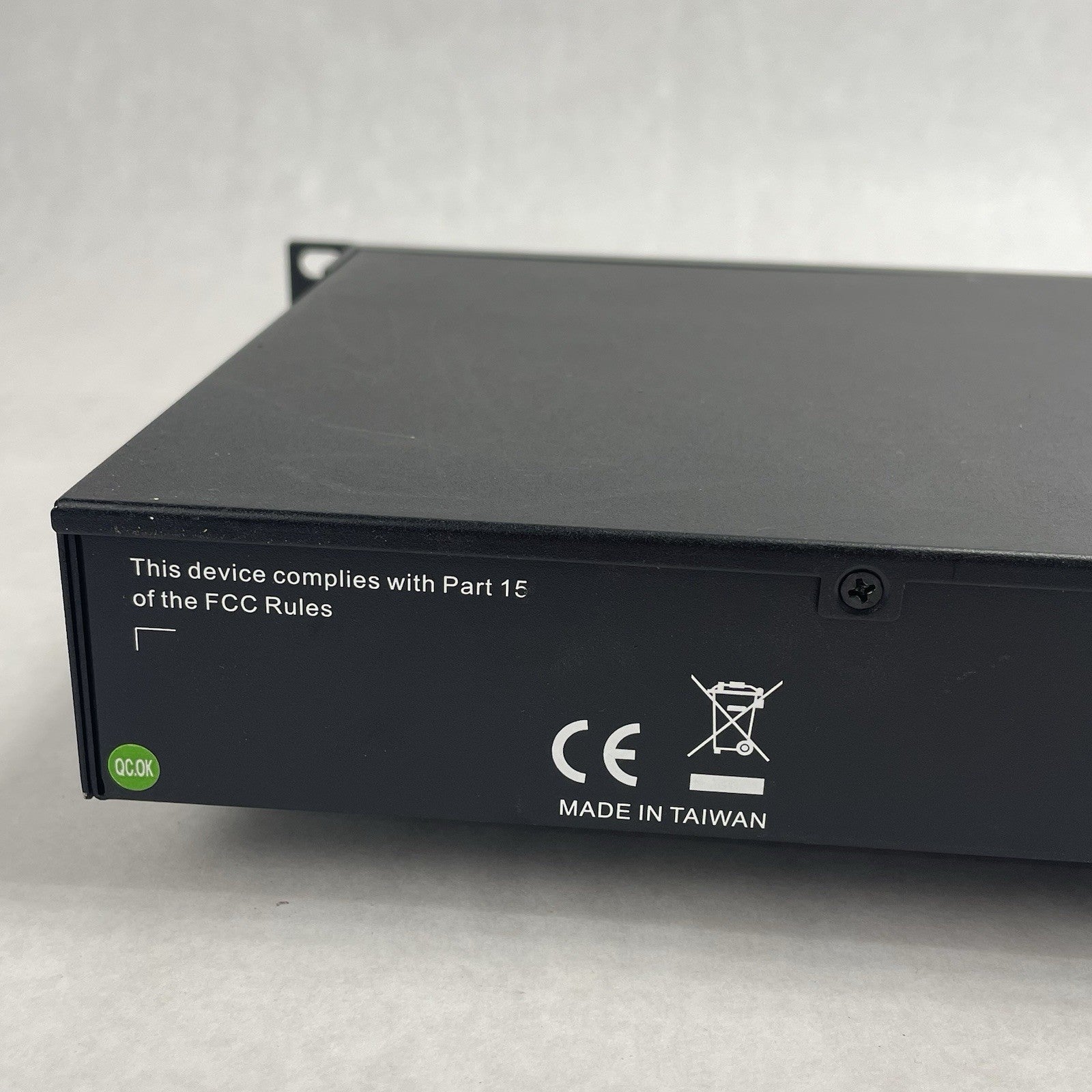 Lantronix SM24TAT2SA-VT 24-Port Managed Gigabit Ethernet PoE+ Tested & Reset9