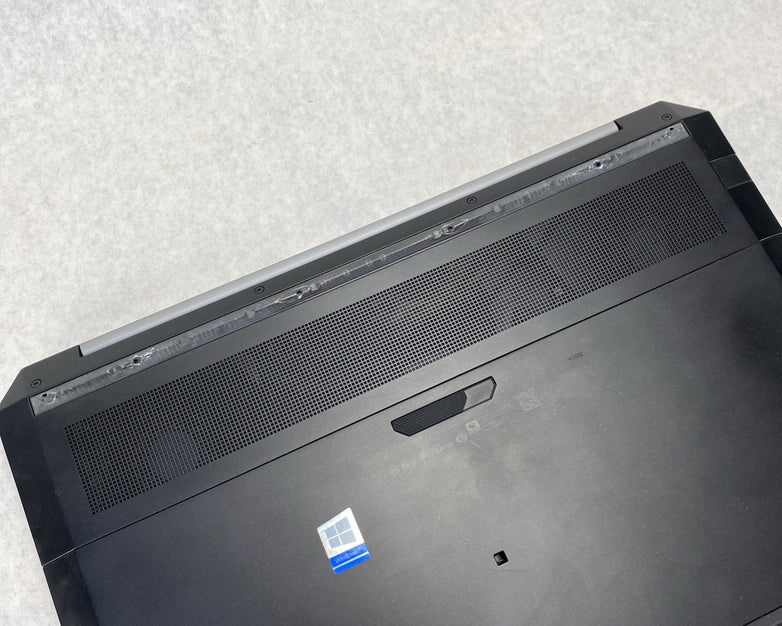 HP ZBook 15 G5 Intel Core i7-8750H 2.20 GHz 16 GB RAM 15.6" No HDD No OS