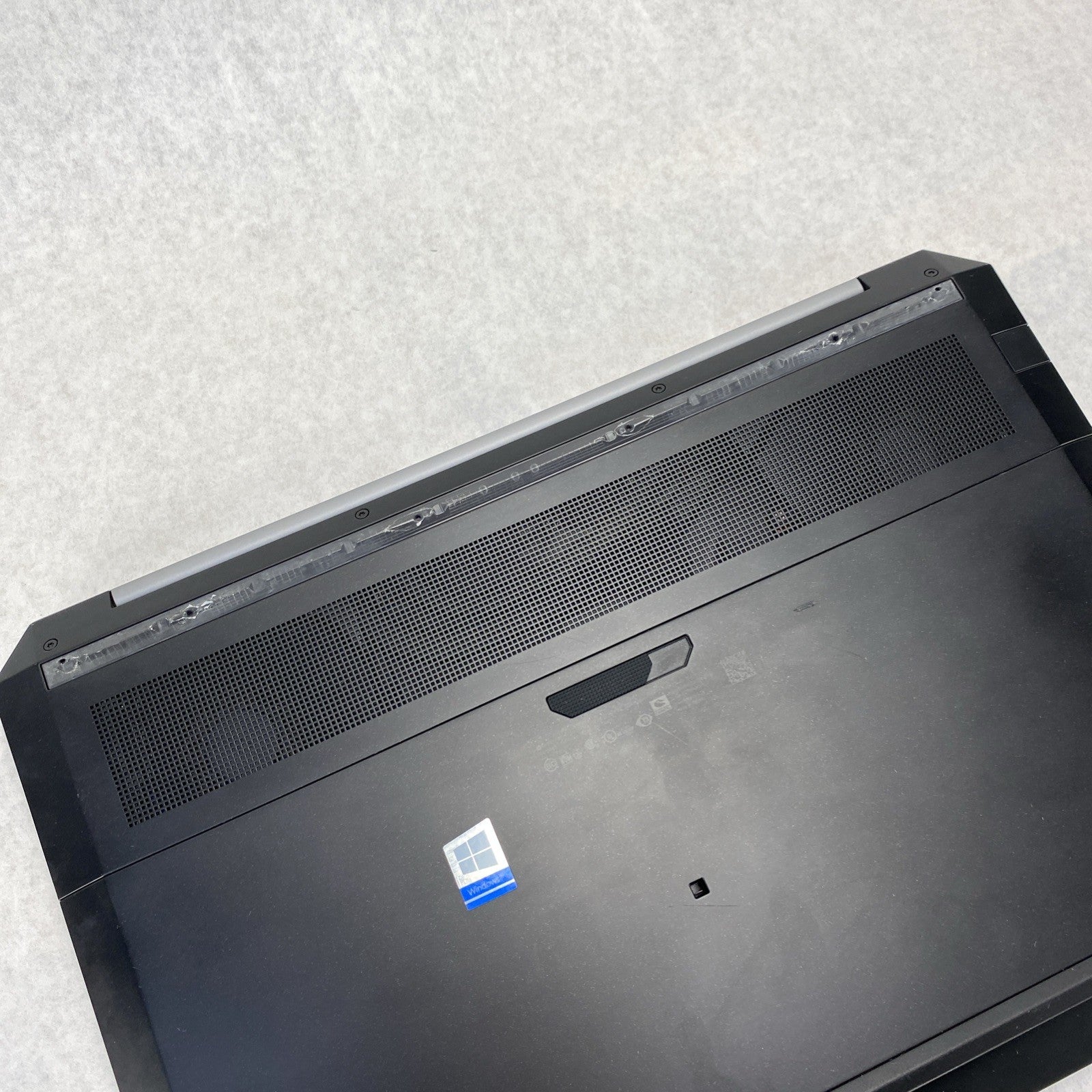 HP ZBook 15 G5 Intel Core i7-8750H 2.20 GHz 16 GB RAM 15.6" No HDD No OS