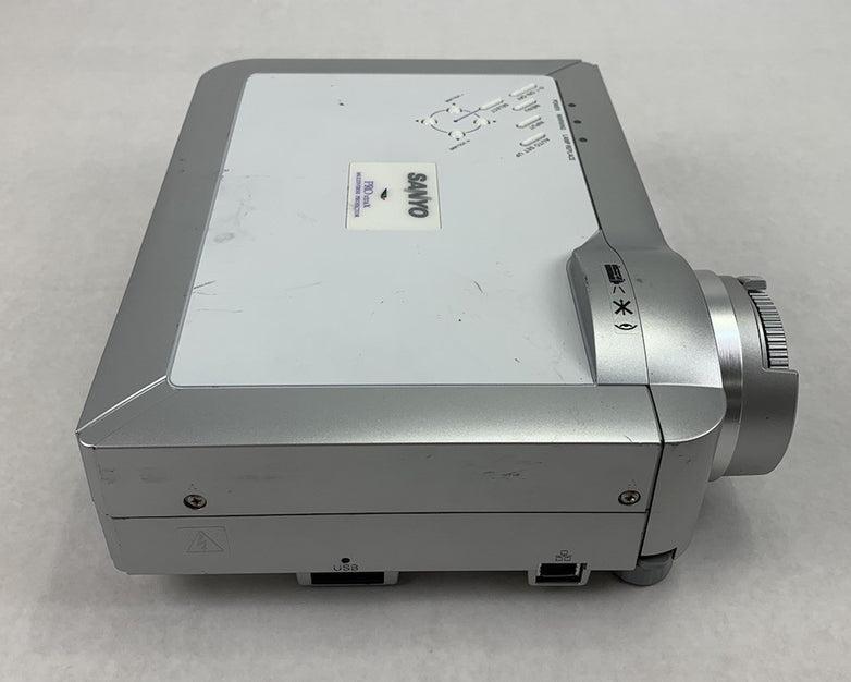 Sanyo PLC-XU86 LCD Projector – Parts or Repair Bad Lamp