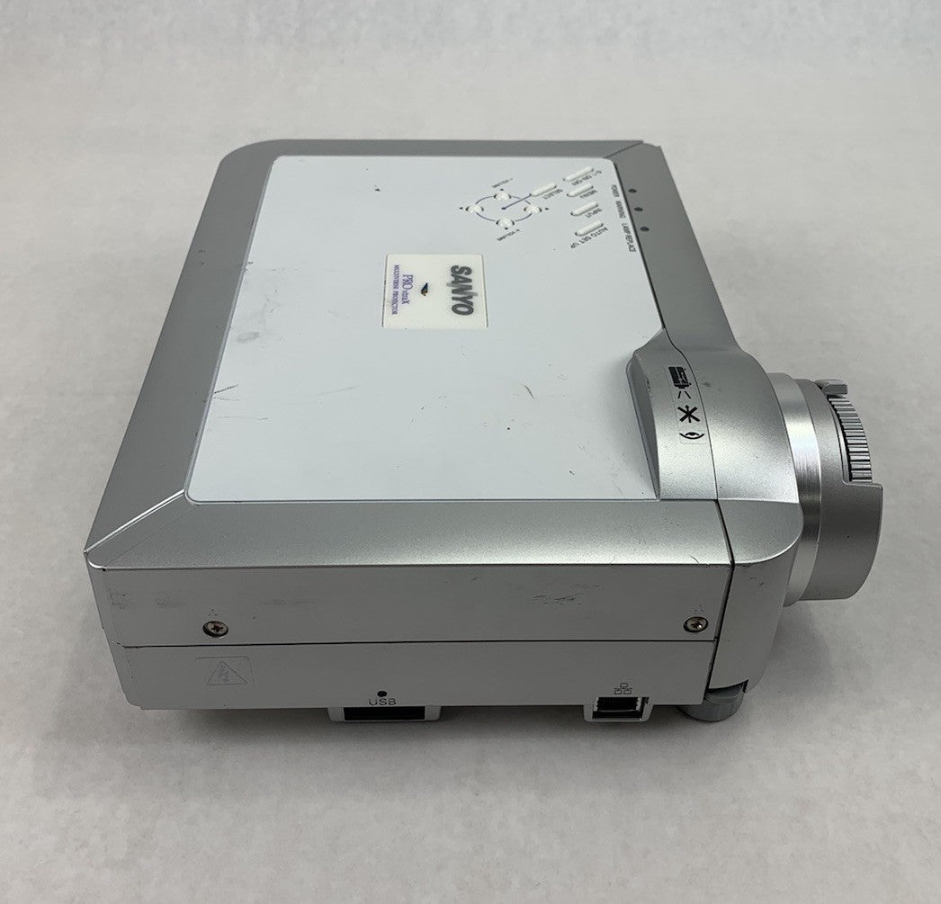 Sanyo PLC-XU86 LCD Projector – Parts or Repair Bad Lamp