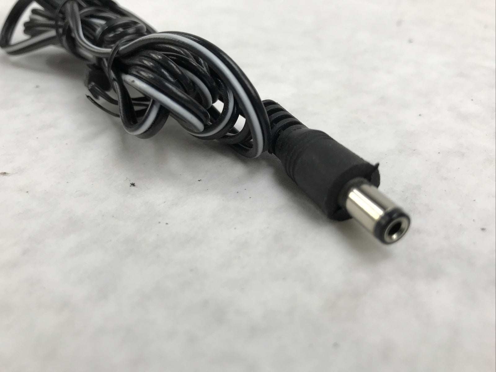 Tamura AC Adapter 835AS15080 IN:120V AC 60Hz 20W OUT: DC 15.0V 800mA