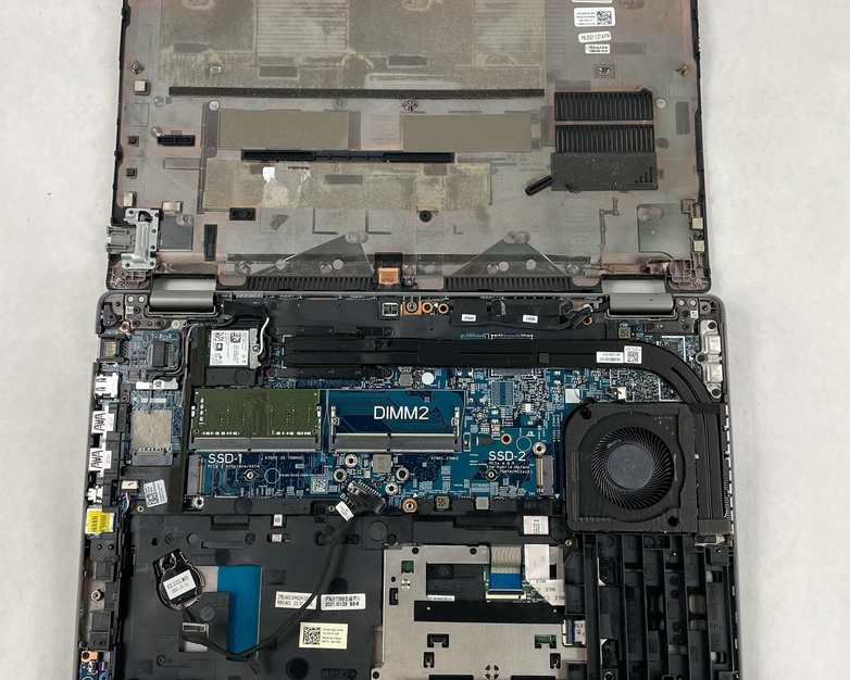 Dell Latitude 5520 15.6" i5-1135G7 2.40 GHz 8 GB RAM No SSD/OS/AC/Batt