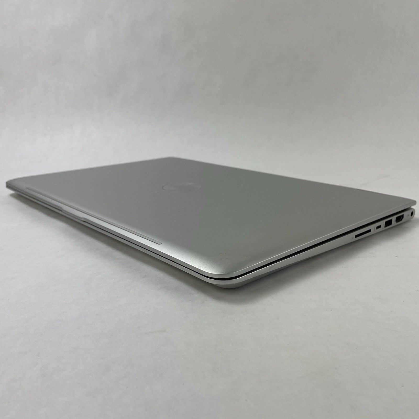 HP Envy x360 15-aq267cl 15.6" i7-8550U 1.80 GHz 8 GB RAM No SSD/OS/AC10