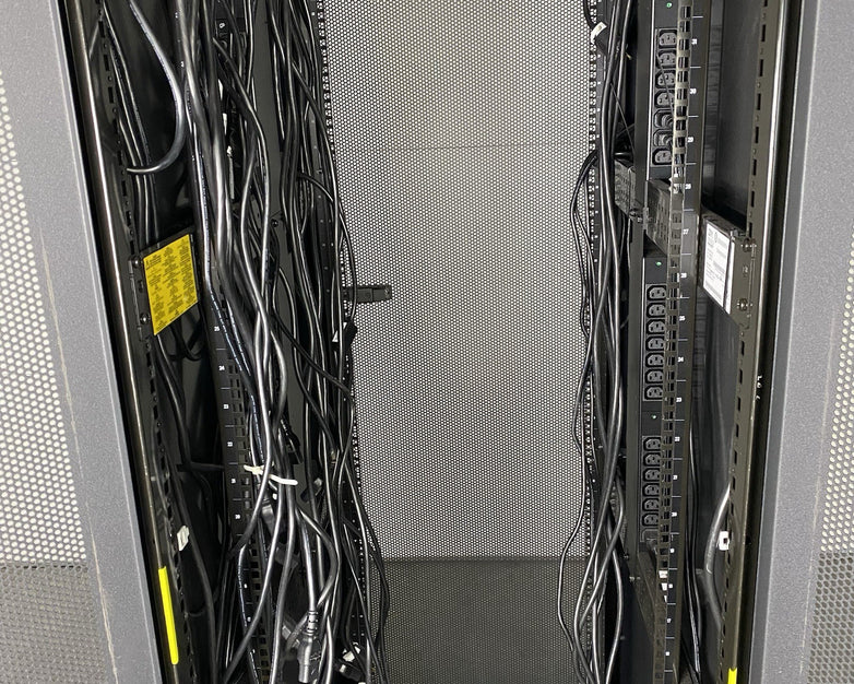 IBM 9307-4RX 1S 42U Server Rack Cabinet 39M6738 w/ Power Distribution Units