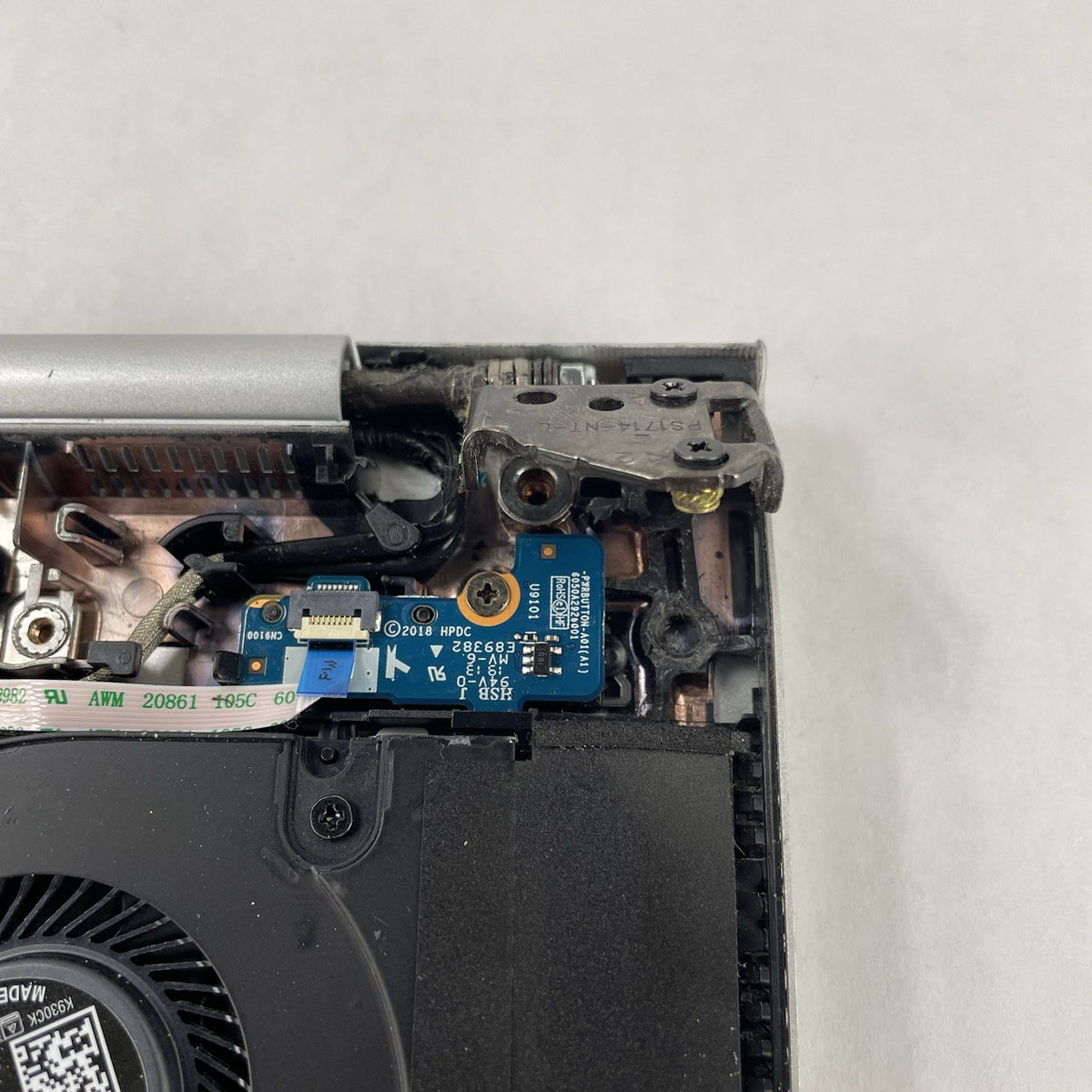 HP mt44 14" Ryzen 3 Pro 2300U 2.00 GHz 4 GB RAM No SSD/OS/AC - READ21