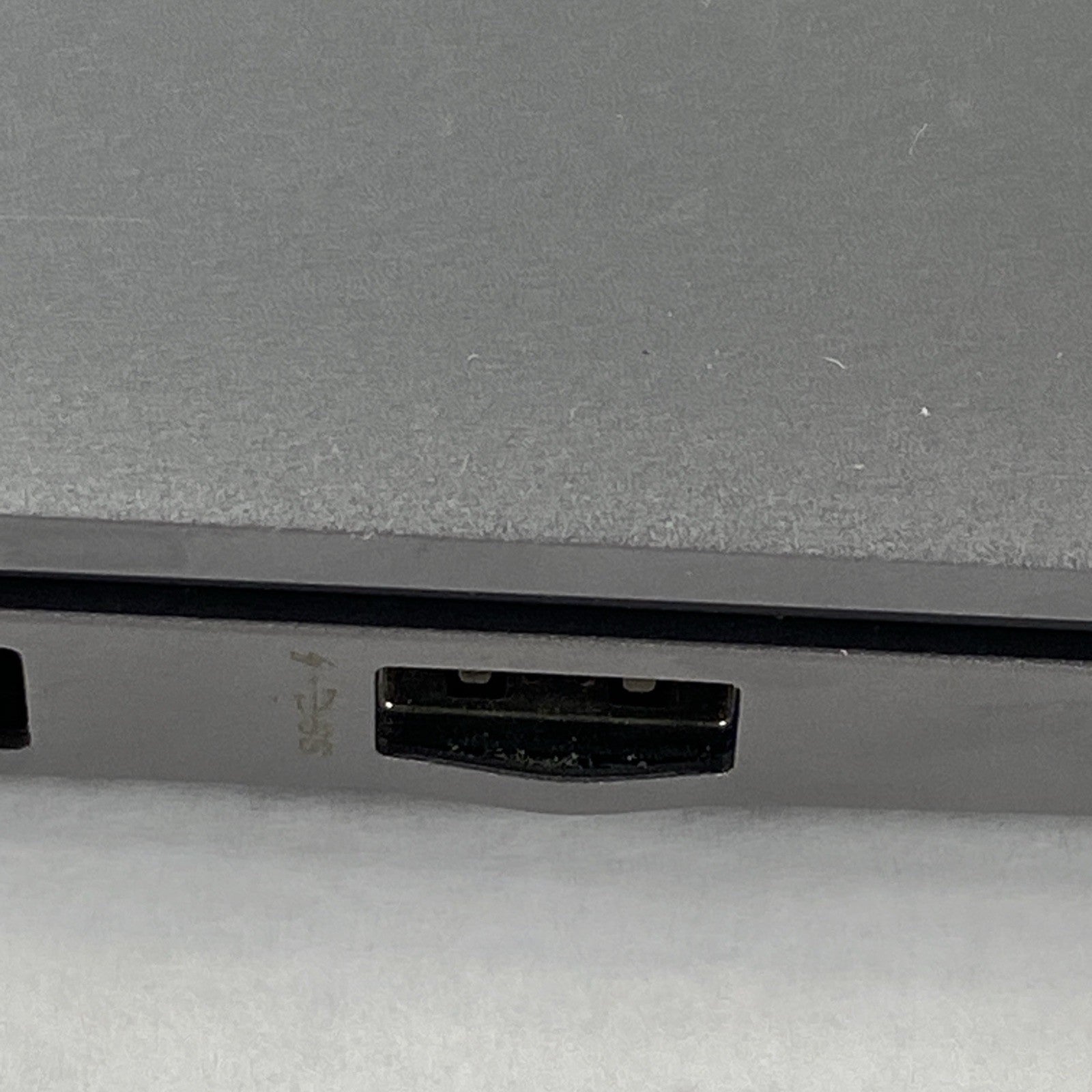 HP ZBook 15u G6 15.6" Touch Core i7-8565U 1.80 GHz 16 GB RAM No HDD No OS