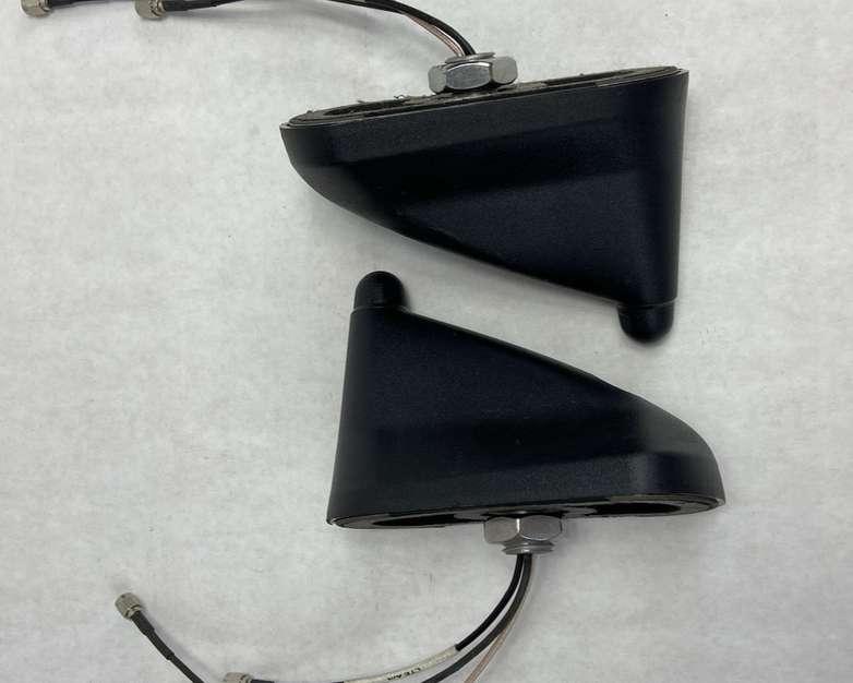 Motorola Laird GPSS746MP-MT4 VSM Base RF Antenna with Cap AN000036A01 - Lot of 2