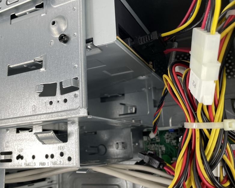 Compaq Presario CQ5320Y MT AMD Athlon 2 x2 240 2.80 GHz 3 GB RAM No HDD/OS