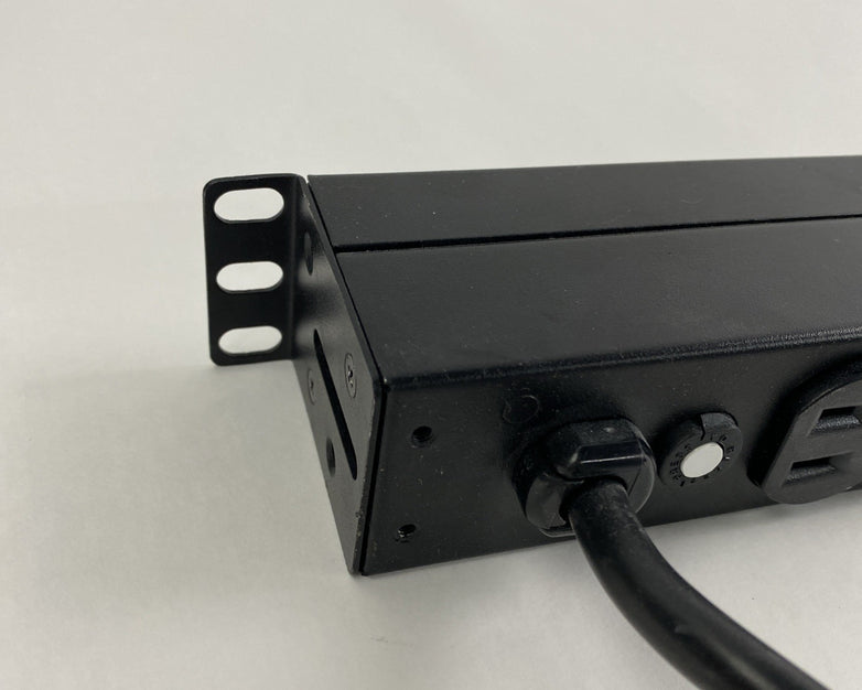 APC AP9562 Basic Rack PDU w/ Rack Ears