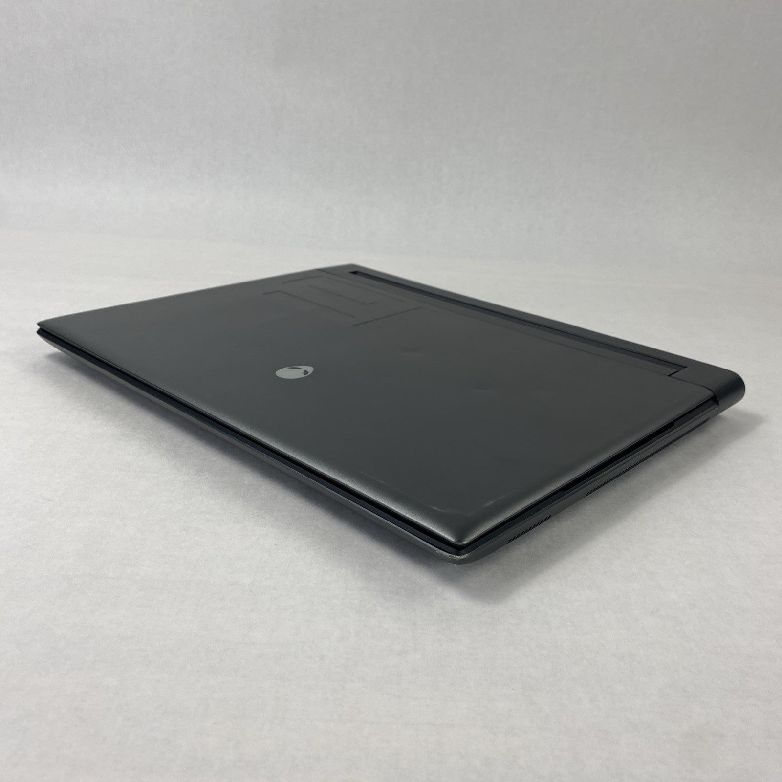 Alienware M16 R1 Core i9-13900HX 1.48 GHz 16 GB RAM RTX 4070 16" No HDD No OS