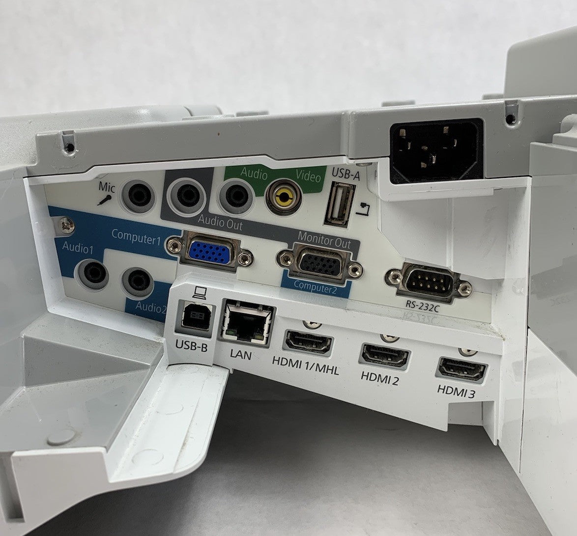 Epson H745A BrightLink 675W LCD Projector No Remote 1116 Lamp Hours