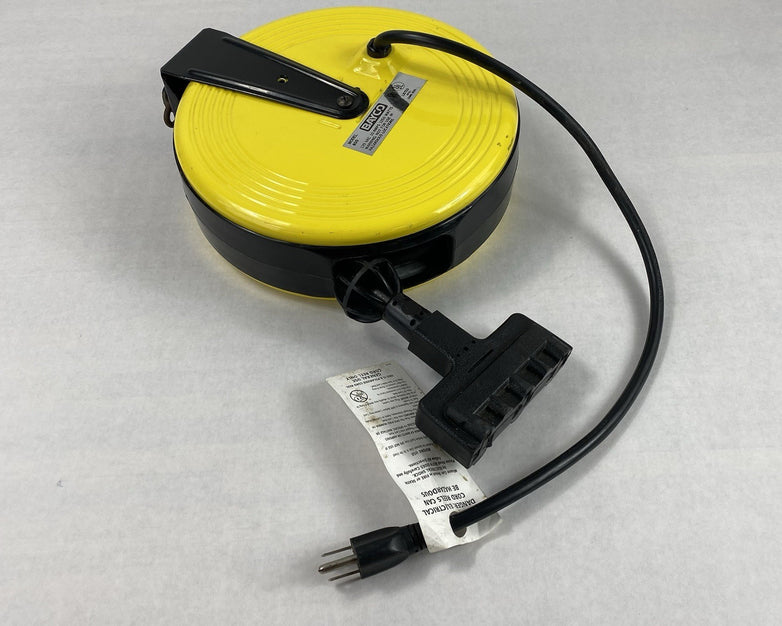 Bayco Model 800 125V AC 10A Retractable Power Cord Reel - Parts or Repair