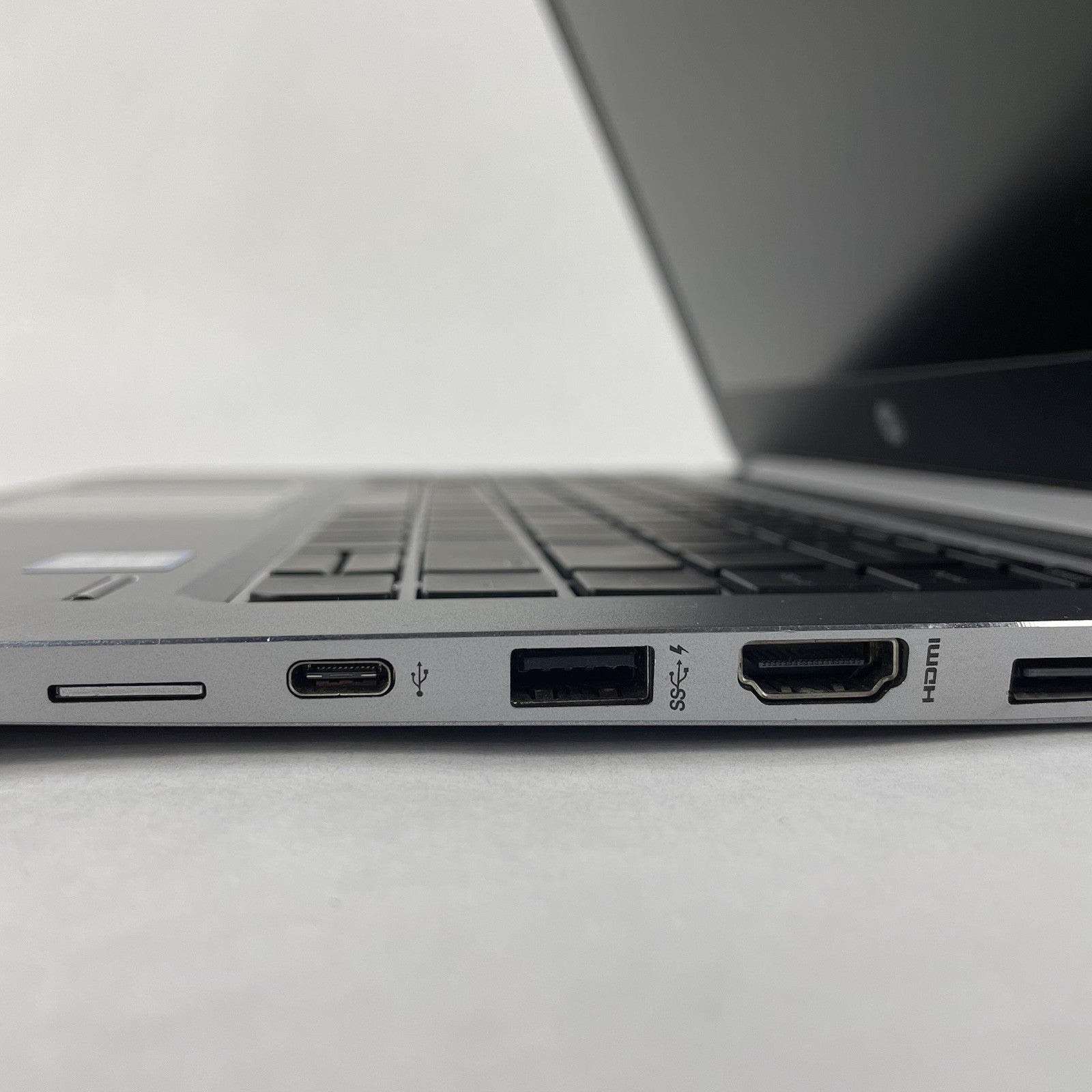 HP EliteBook Folio 1040 G3 14" i5-6200U 2.30 GHz 8 GB RAM No SSD/OS/AC/Wireless7