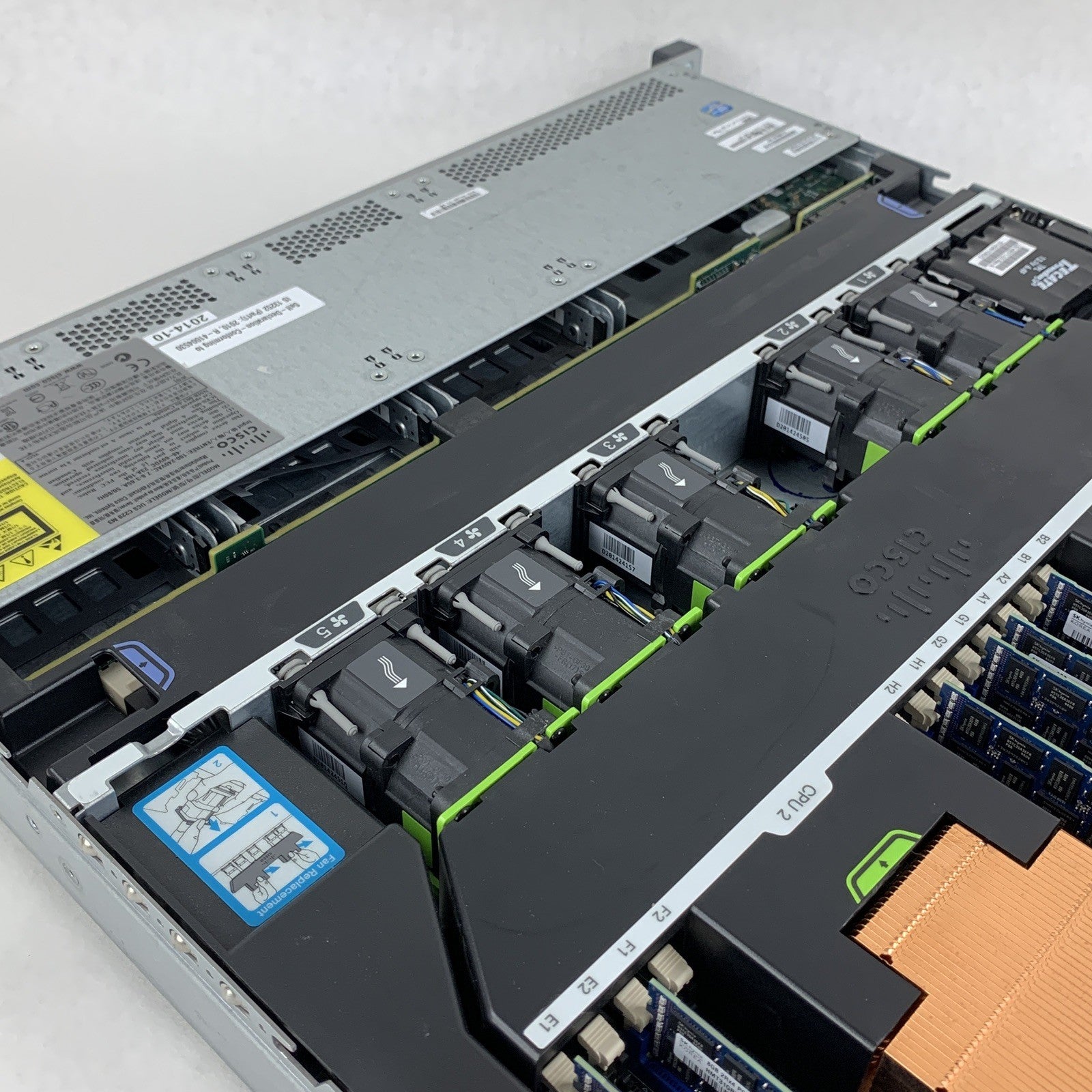 Cisco UCSC-C220-M3SBE Server 2x Xeon E5-2609 2.4 GHz 64 GB RAM No OS No HDD