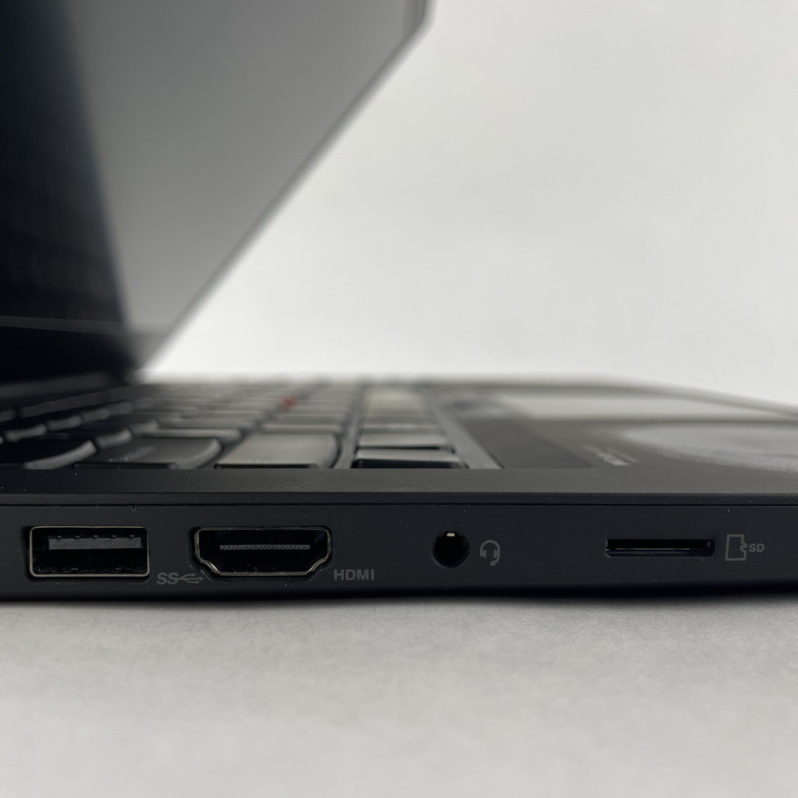Lenovo ThinkPad T14 Gen 2a 14" Ryzen7 Pro 5850U 1.90 GHz 16 GB RAM No SSD/OS/AC7