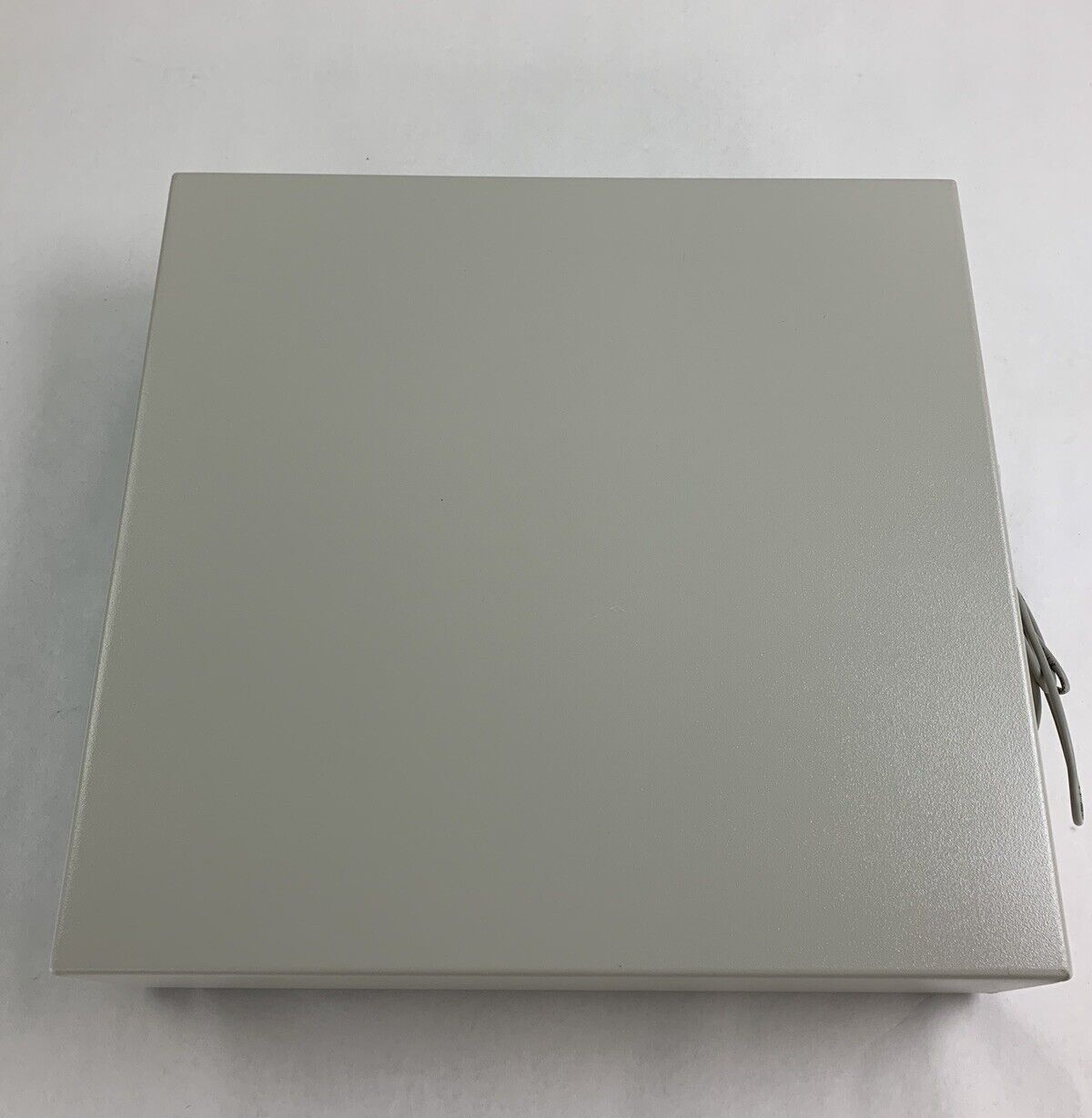 M-S Cash Drawer CF-MEDIA-WHITE  Corporation Electronic Cash Drawer No #010 Key