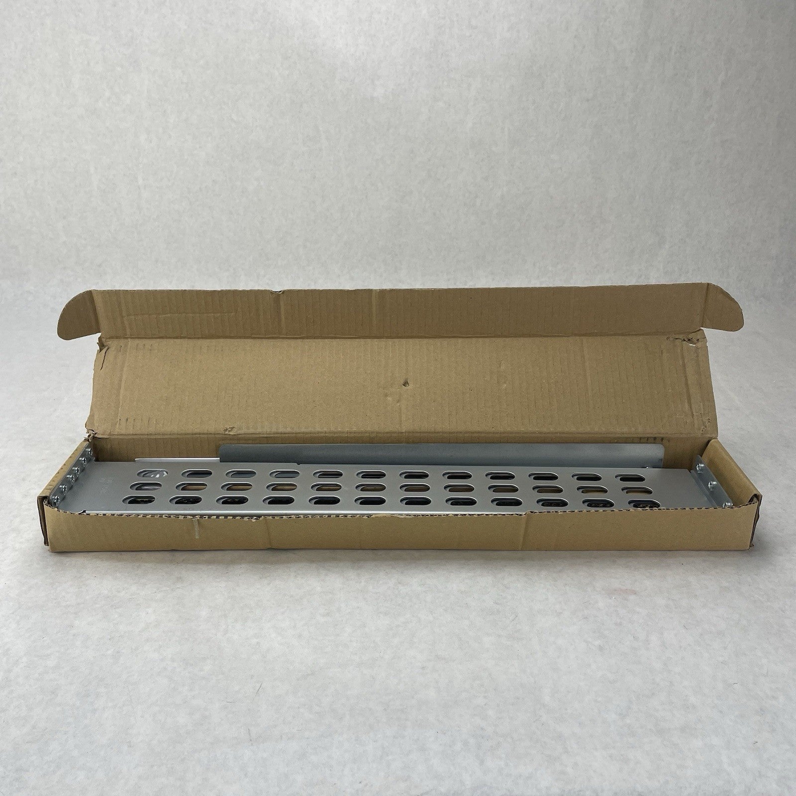 APC 0M-756H Smart UPS 4-Post Sliding Rail Assembly Kit1