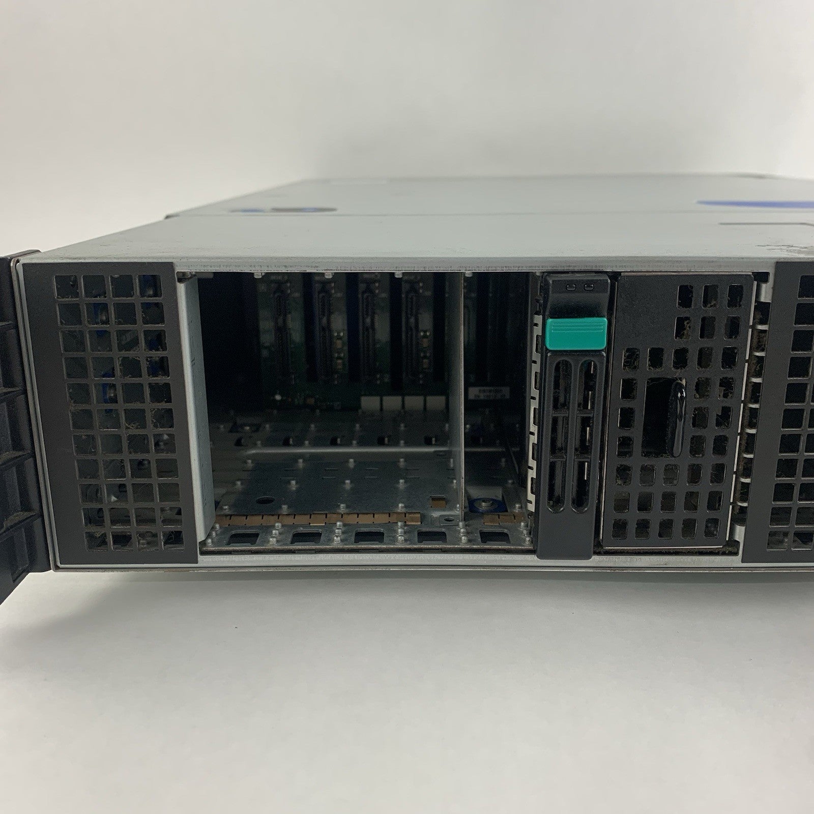 Intel SR2625 Server S5520UR Server 2x Xeon X5650 2.67 GHz 32 GB Ram No OS NO HDD2