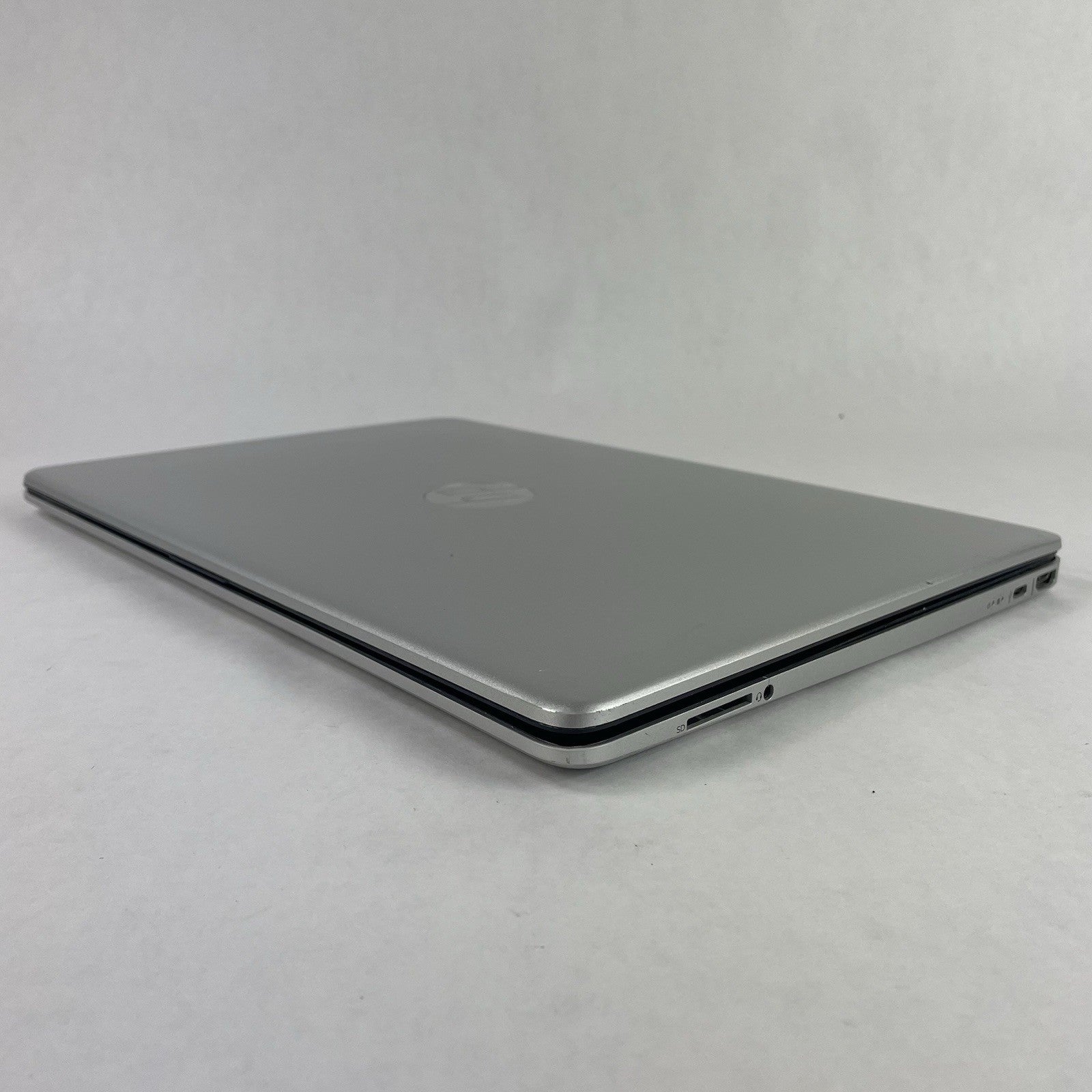 HP 15-dy1051WM 15.6" i5-1035G1 1.00 GHz 8 GB RAM No SSD/OS/AC - Bad Bottom11