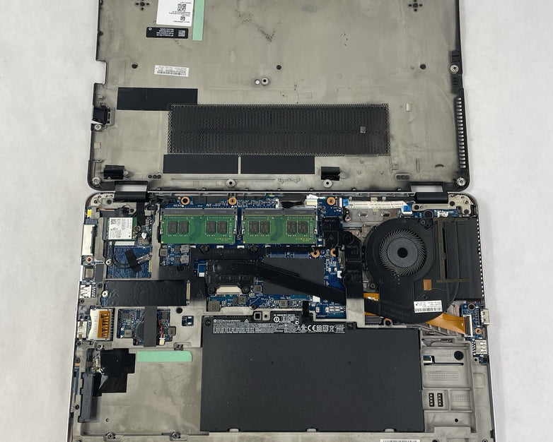 HP EliteBook 850 G3 15.6" i7-6600U 2.60 GHz 16 GB RAM No SSD/OS/AC - Bad Bottom