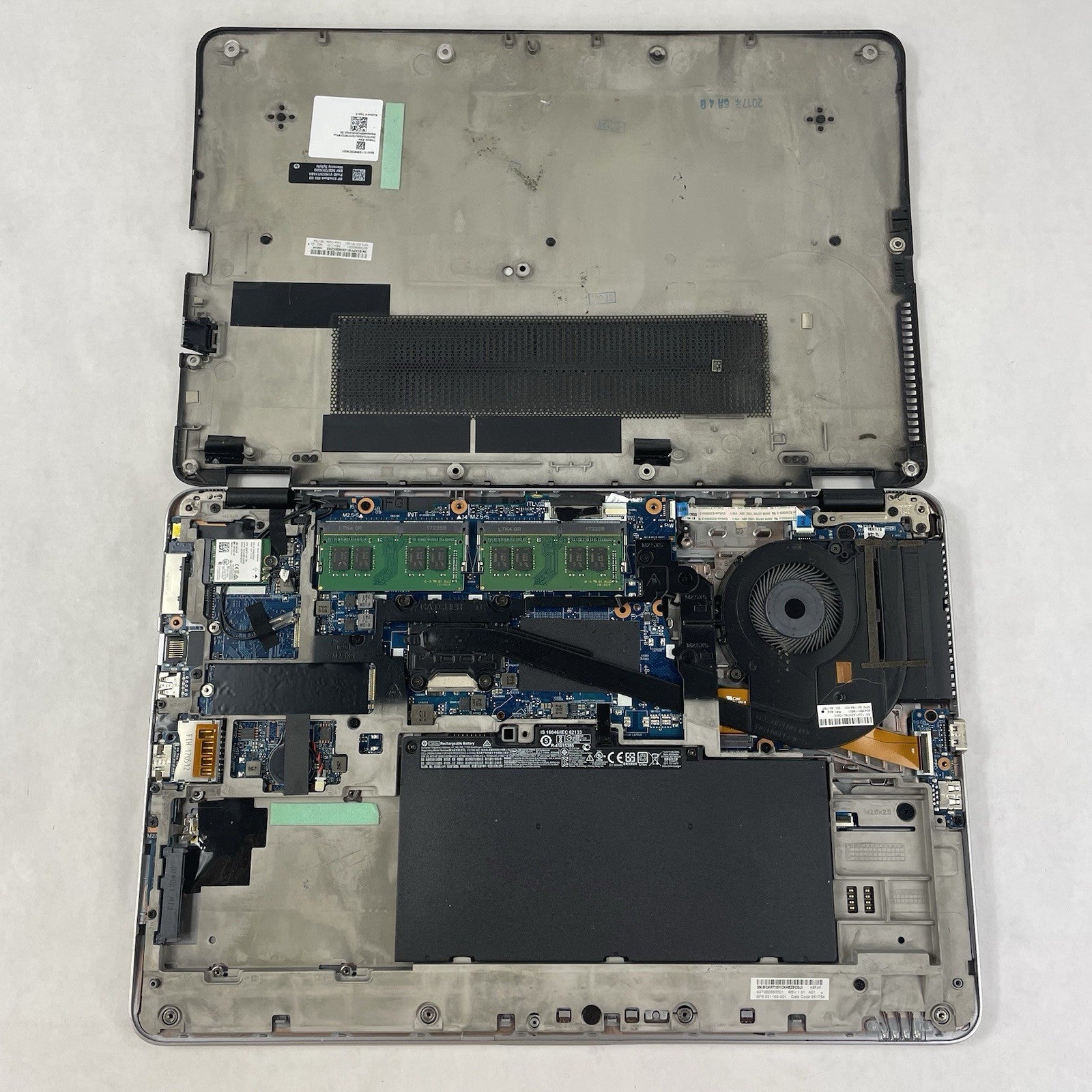 HP EliteBook 850 G3 15.6" i7-6600U 2.60 GHz 16 GB RAM No SSD/OS/AC - Bad Bottom16