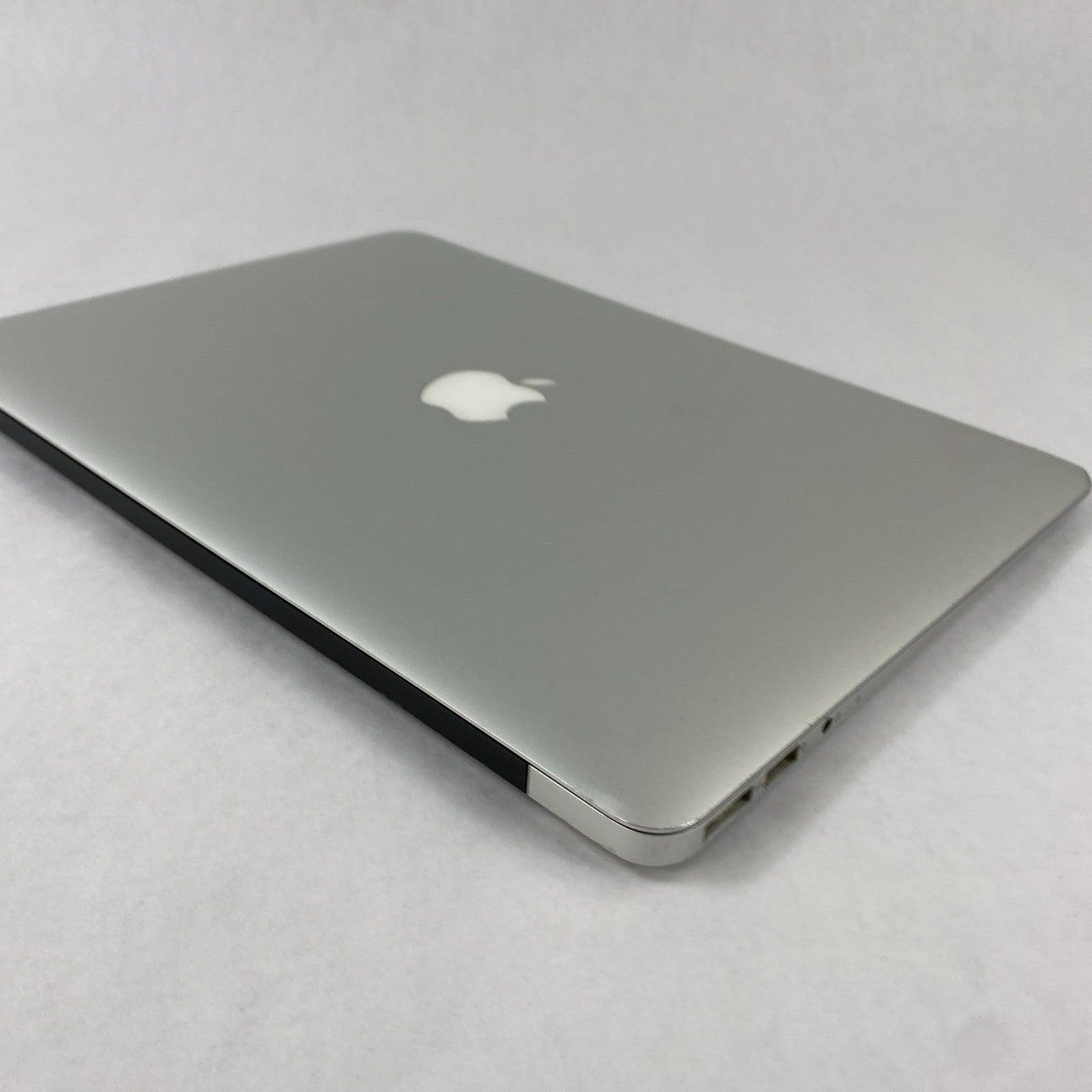 Apple MacBook Air A1466 2012 13" 1.8GHz i5 8GB RAM 120GB SSD os10.15.7 554Cycles18