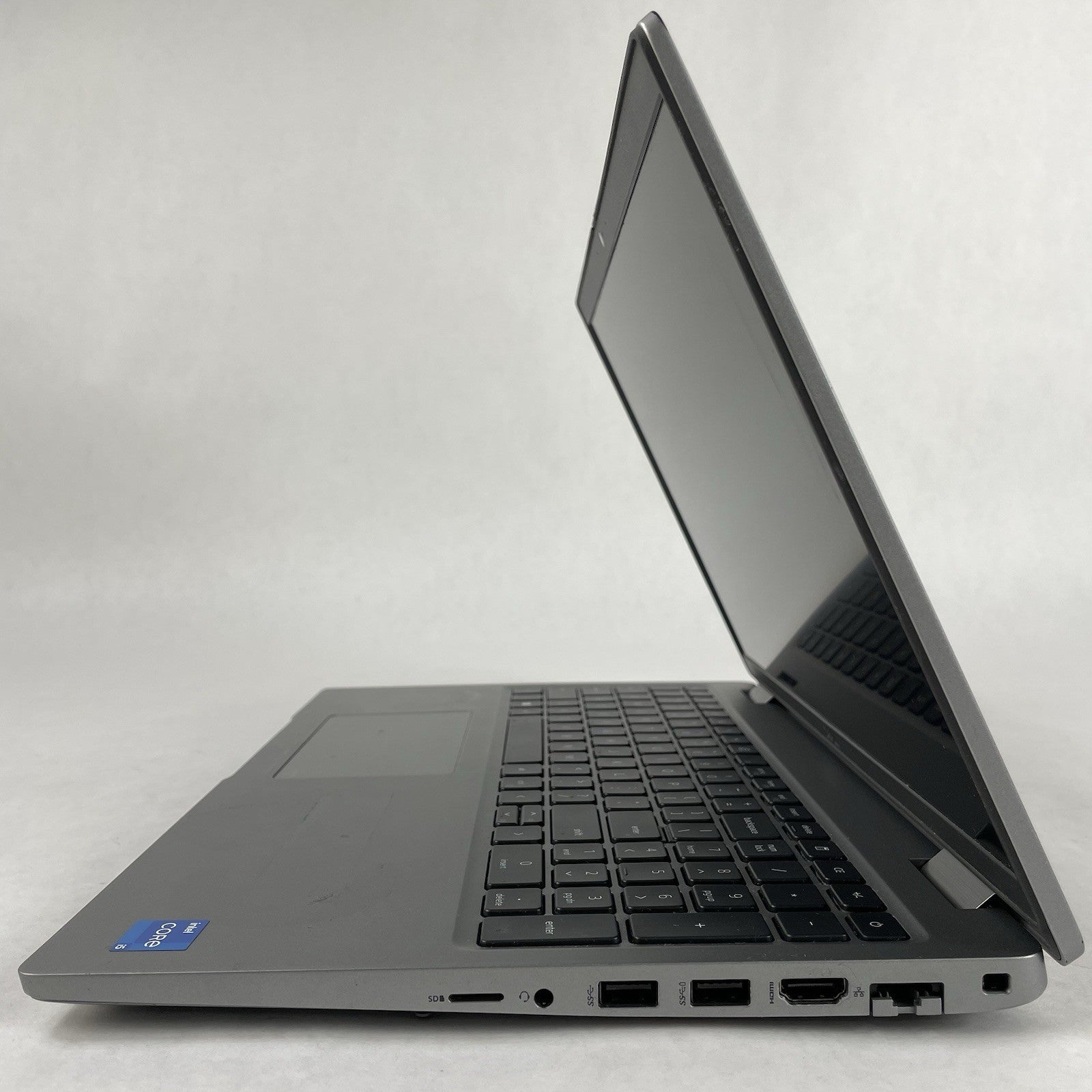 Dell Latitude 5520 15.6" i5-1145G7 2.6GHz 8GB RAM No SSD/OS/AC - Scratched Paint4