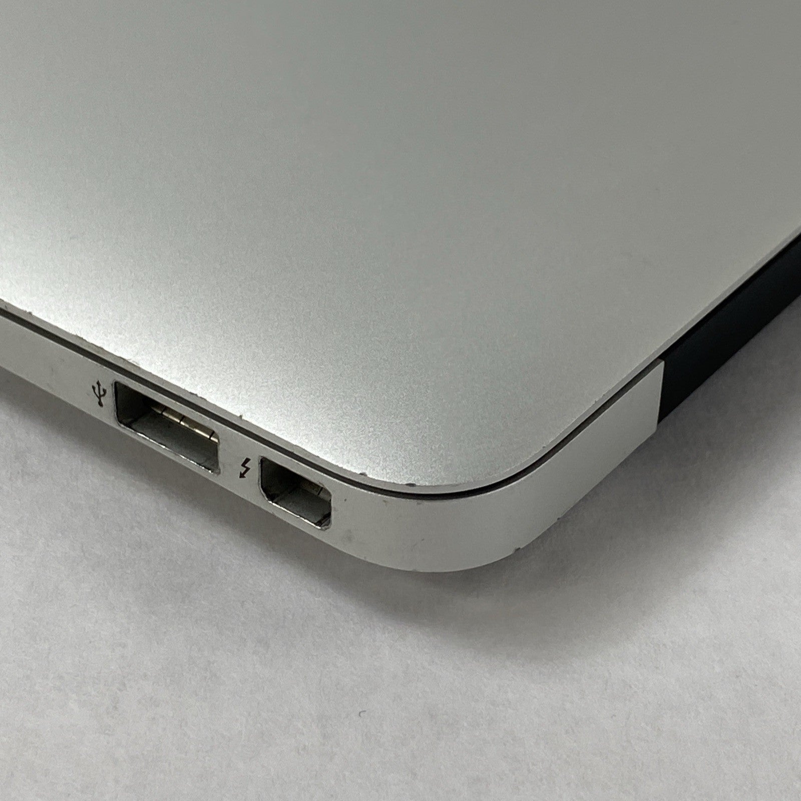 Apple MacBook Air A1465 2014 11" 1.4GHz i5 4GB RAM 120GB SSD os11.7.11 14 Cycles14