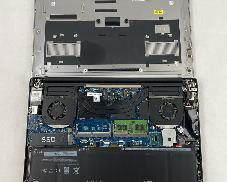 Dell XPS 15 9560 15.6" i7-7700HQ 2.80 GHz 8 GB RAM No SSD/OS/AC