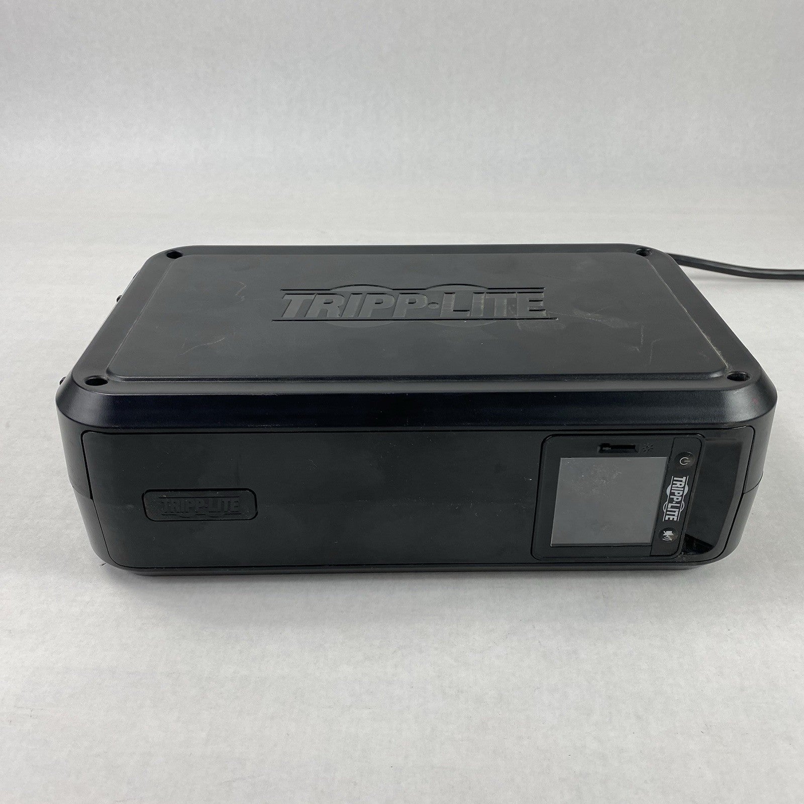 TrippLite OMNI900LCD 475W UPS Battery Backup No Battery Power Tested