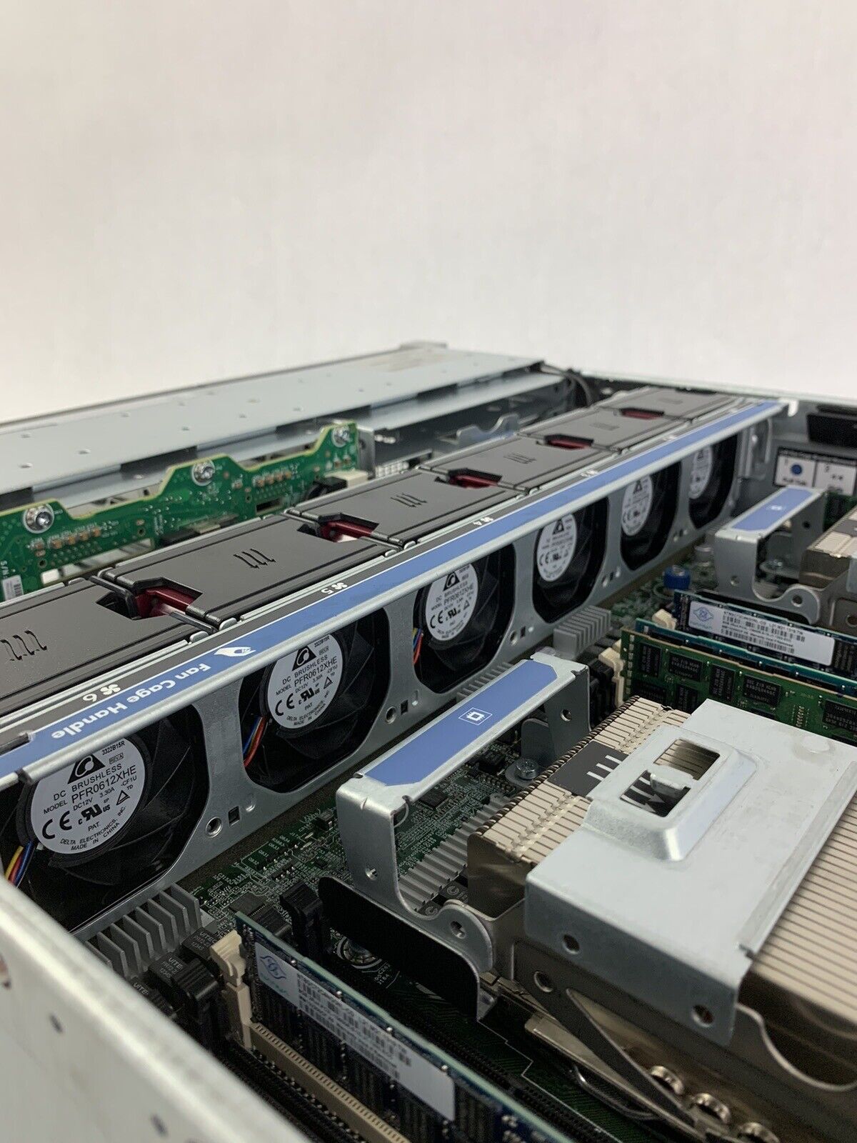 HP ProLiant DL380p Gen8 Server E5-2640 2 GHz 48 GB RAM NO HDD NO OS