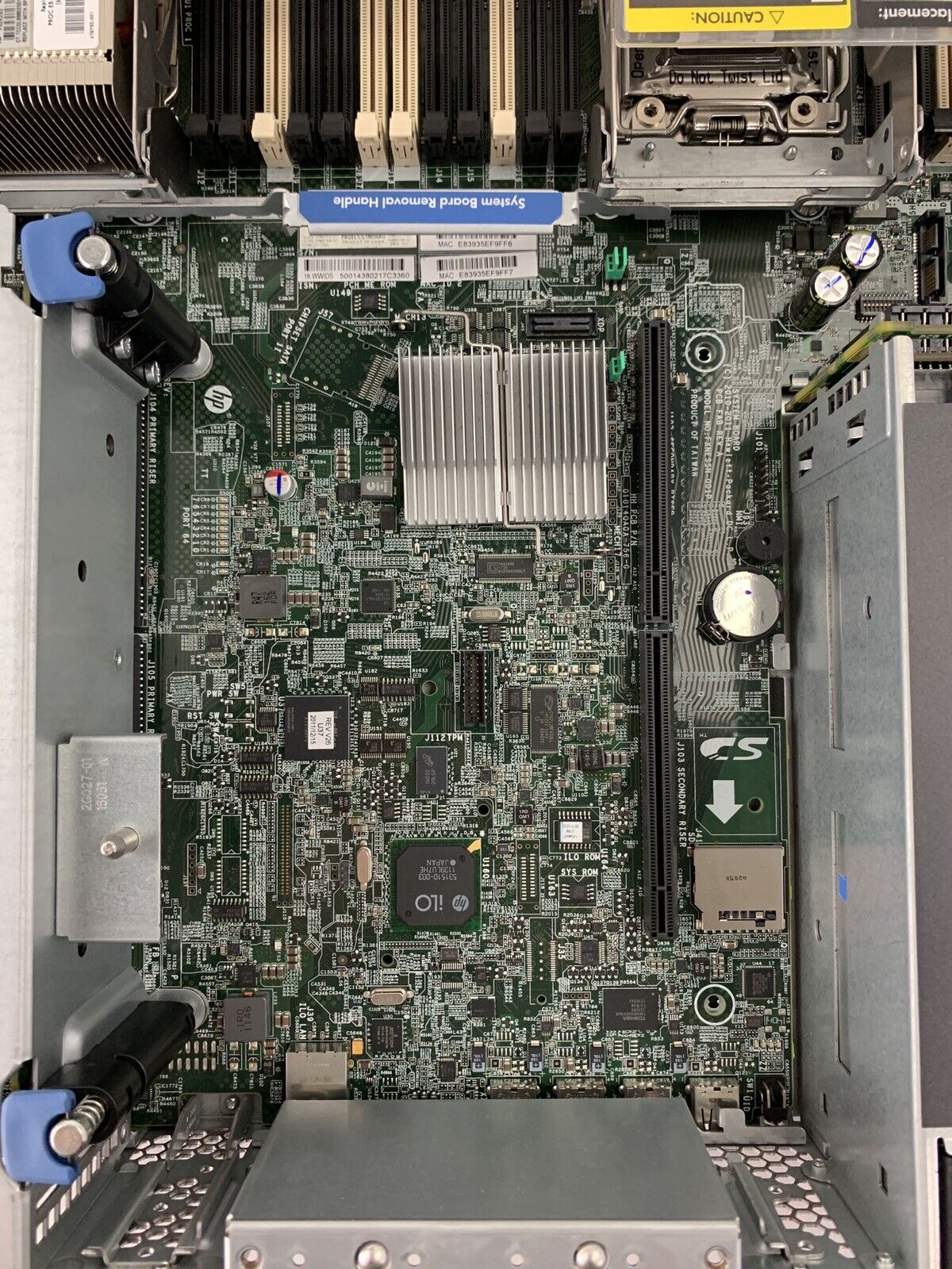 HP ProLiant DL 380p Gen8 Server Xeon E5-2620 2.0 GHz 16 GB RAM No HDD No OS