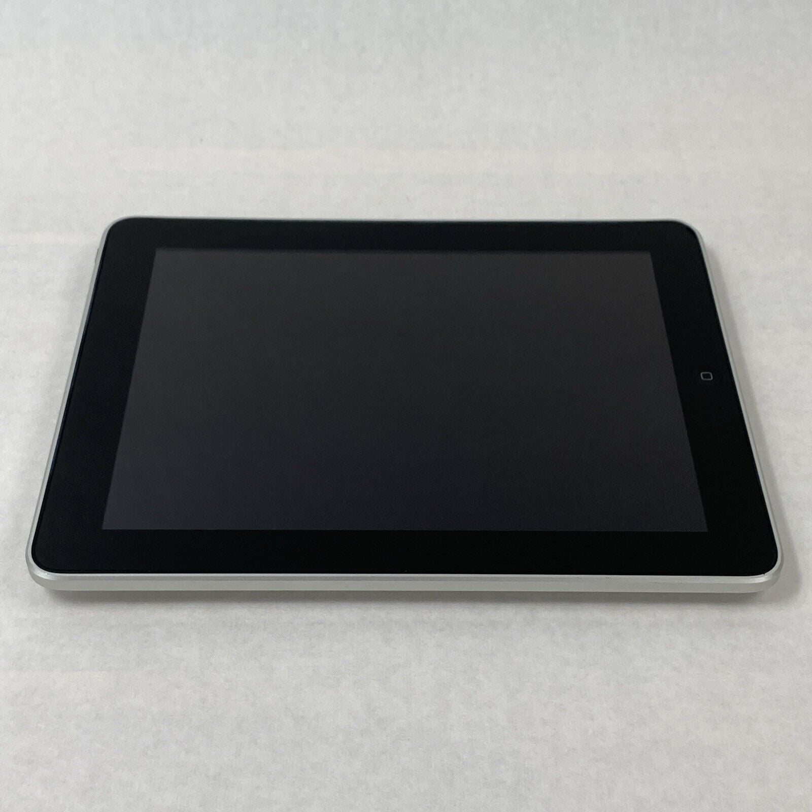 Apple iPad 1st Gen A1219 32GB 9.7" Wi-Fi Silver iOS 5.1.1