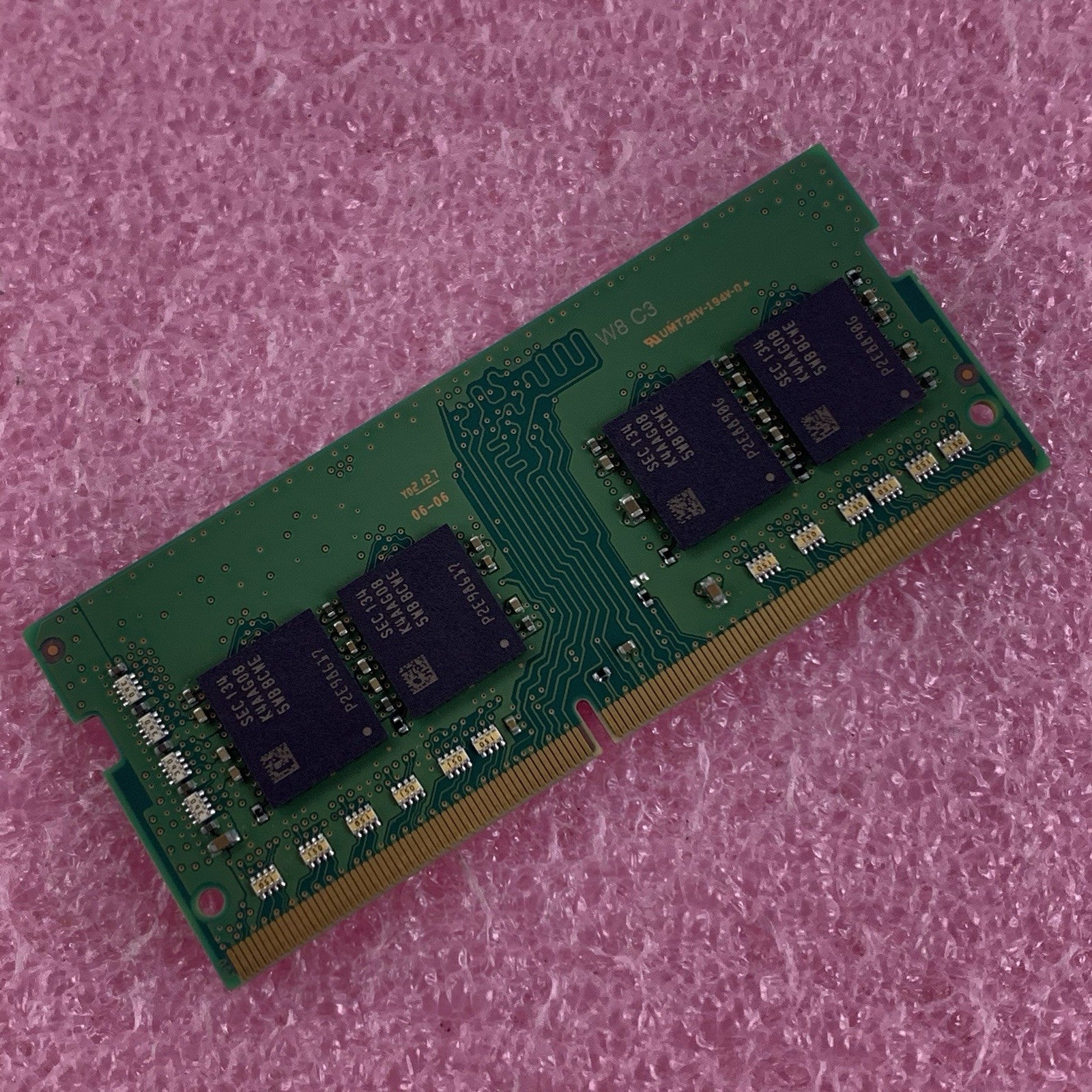 Samsung M471A2G43BB2-CWE 16 GB 1Rx8 PC4-3200AA Laptop Memory Ram4
