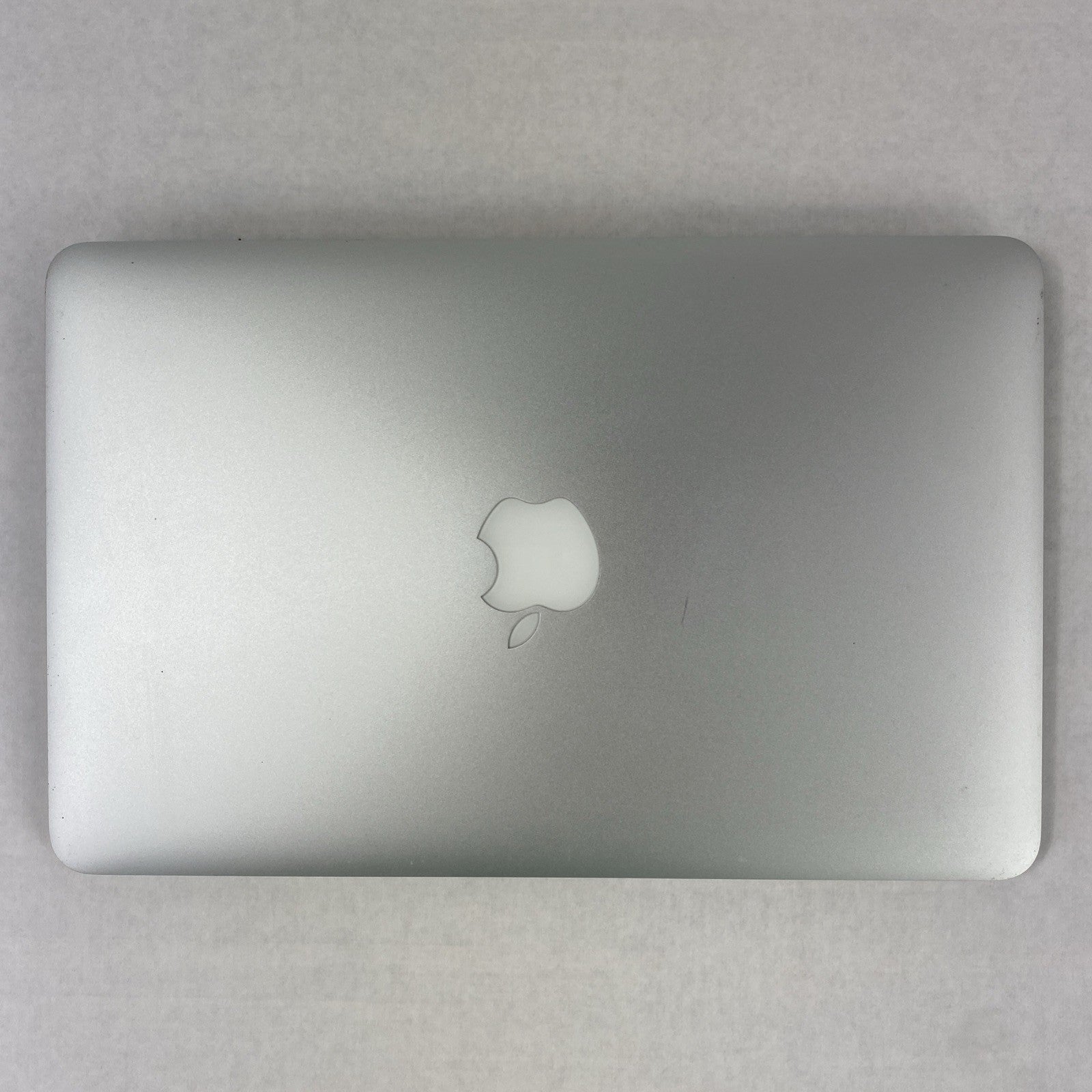 Apple A1465 MacBook Air 2013 11" 1.3Ghz i5 4GB RAM 120GB SSD os11.7.1 321 Cycles