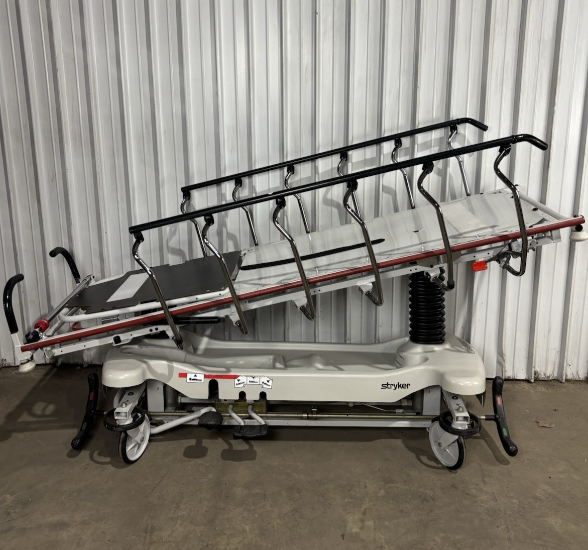 Stryker 1001 IPX2 Pedal Hydraulic Stretcher Deteriorated Rubber Wheels No Bed