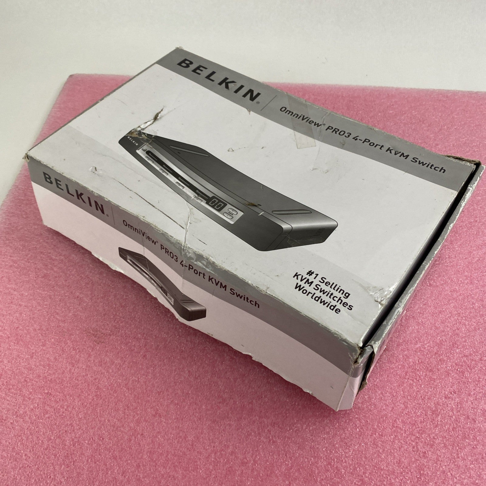Belkin F1DA104Z OmniView Pro3 4-port KVM Switch0