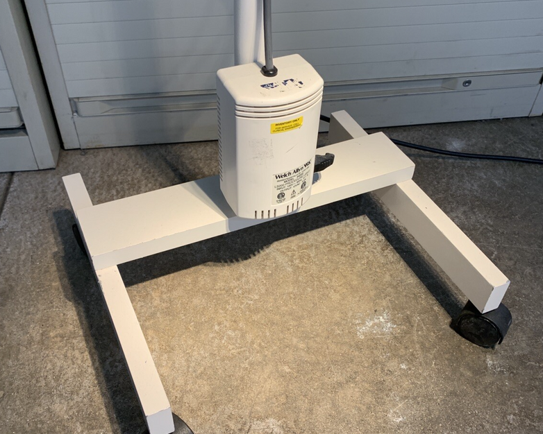 Welch Allyn Model 44200 Procedure Light with Mobile Floor Stand Powers On