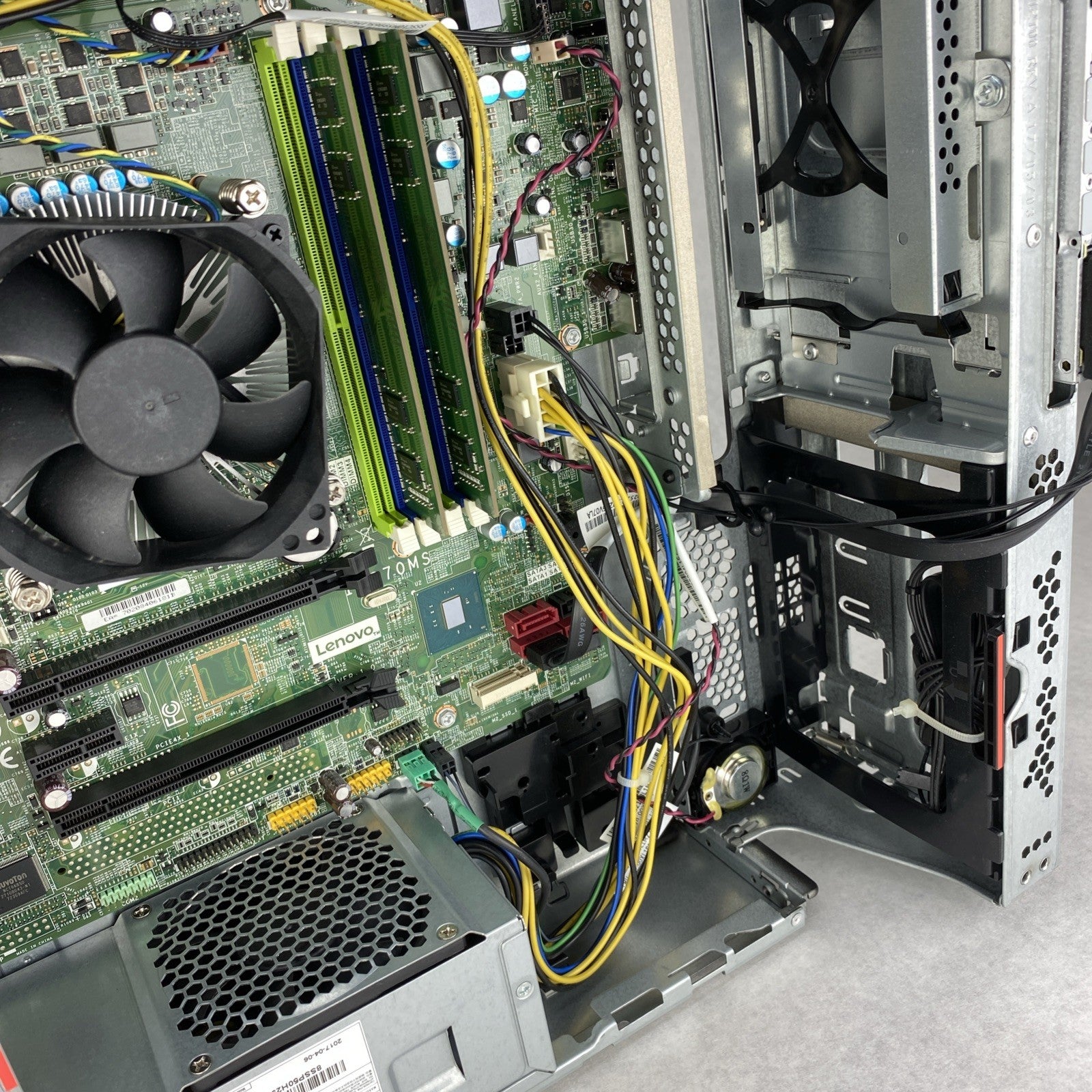 Lenovo ThinkCentre M910s SFF Intel i5-6500 3.20GHz 8GB RAM NO HDD OS