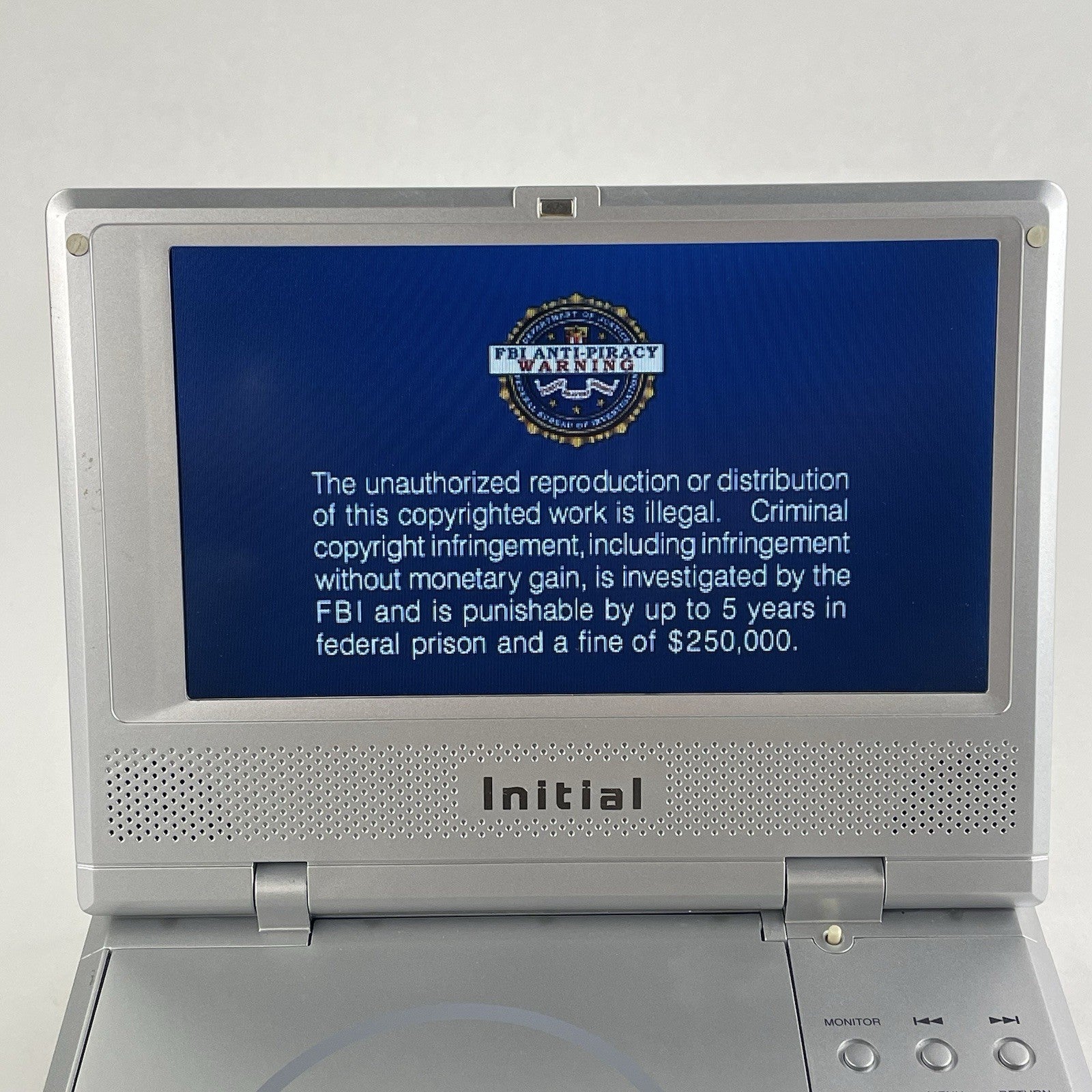 Initial IDM-1731 Portable DVD Player (7") Tested with AC Adapter4