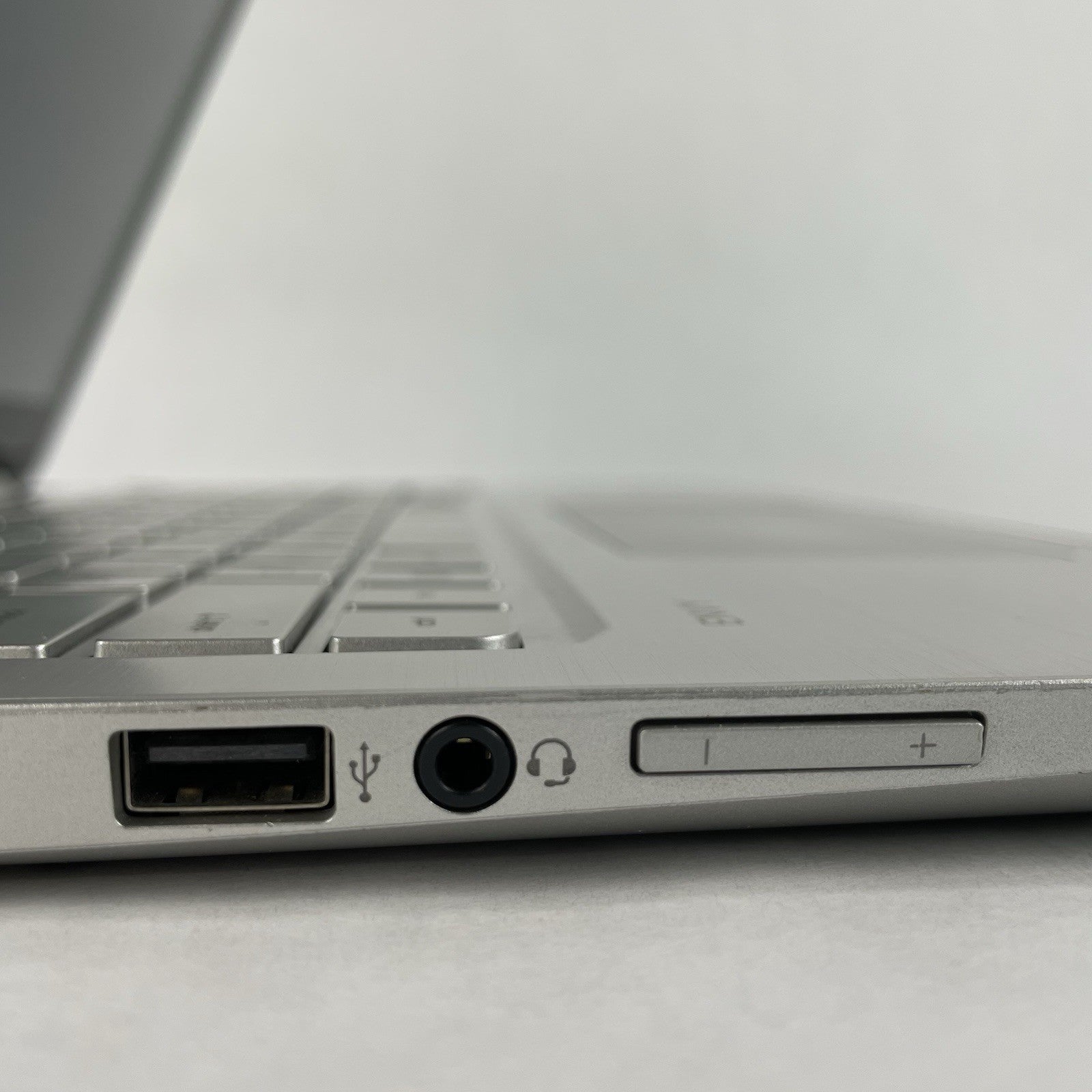 HP ENVY 15-u473cl 15.6" i5-6200U 2.30 GHz 12 GB RAM No SSD/OS/AC5