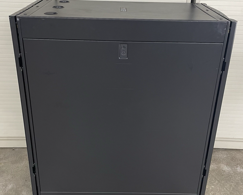 APC AR3104 Server Rack Enclosure w/ Keys